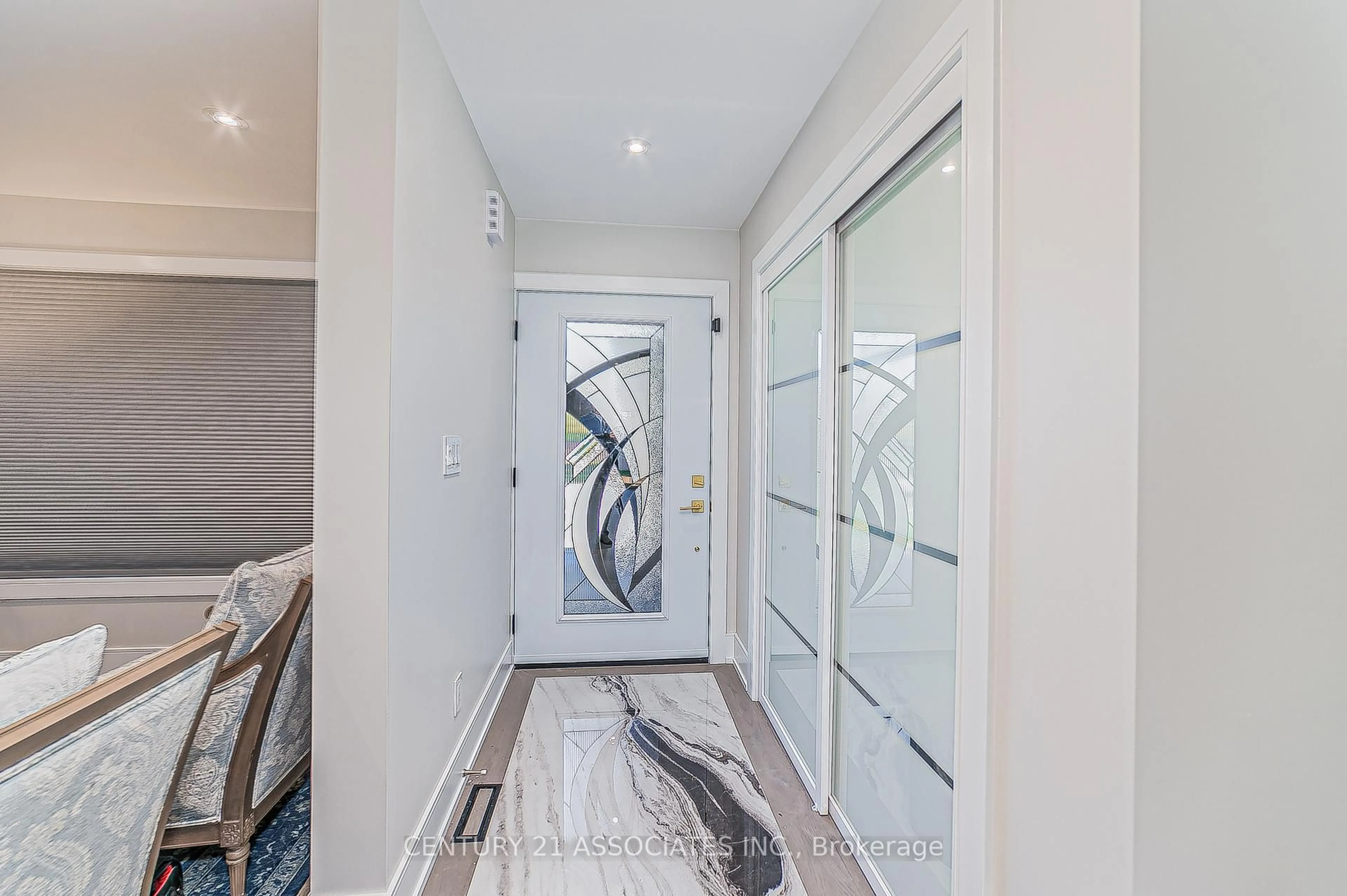 Indoor entryway for 6255 Mccracken Dr, Mississauga Ontario L5V 1X9