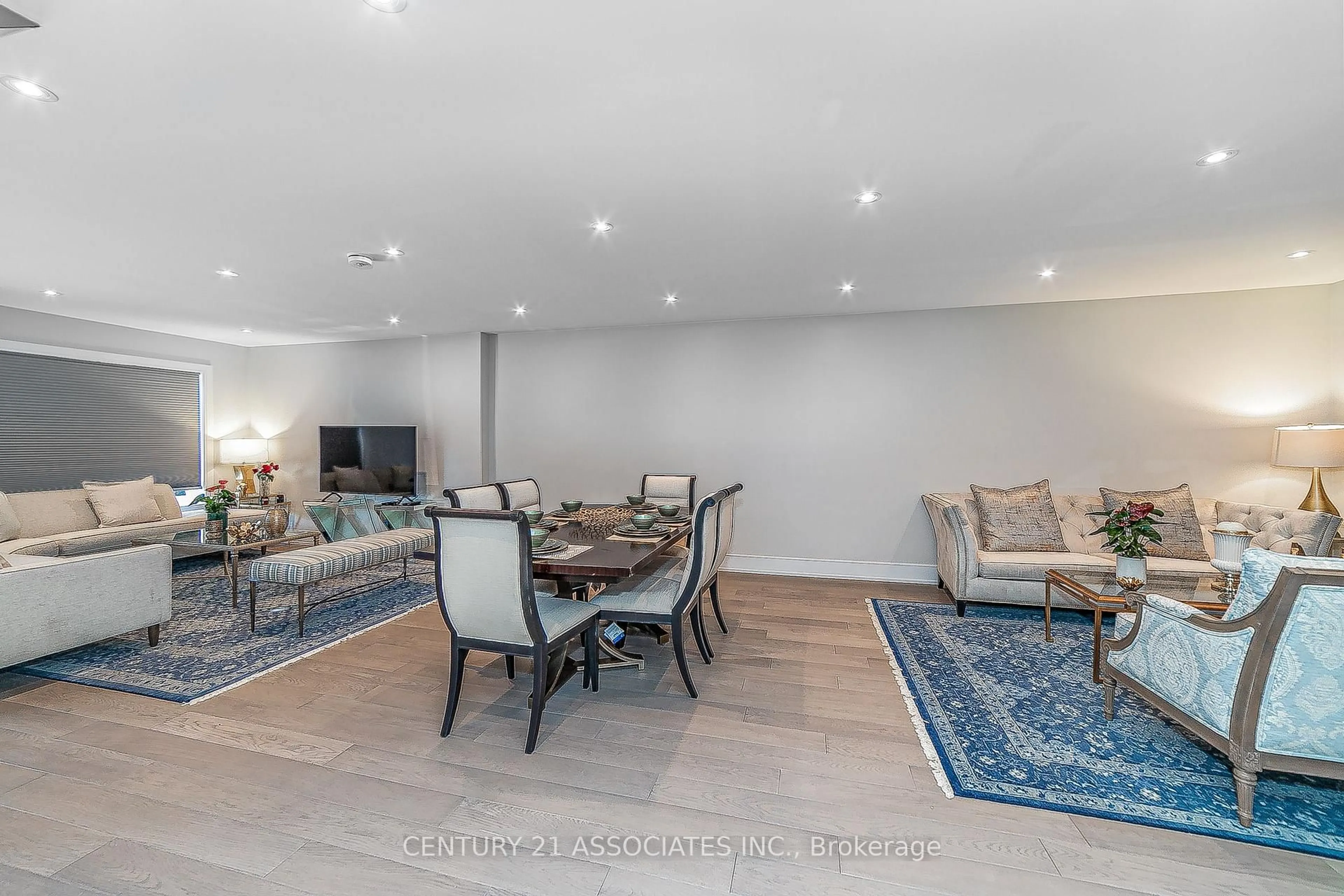 Living room with furniture, unknown for 6255 Mccracken Dr, Mississauga Ontario L5V 1X9