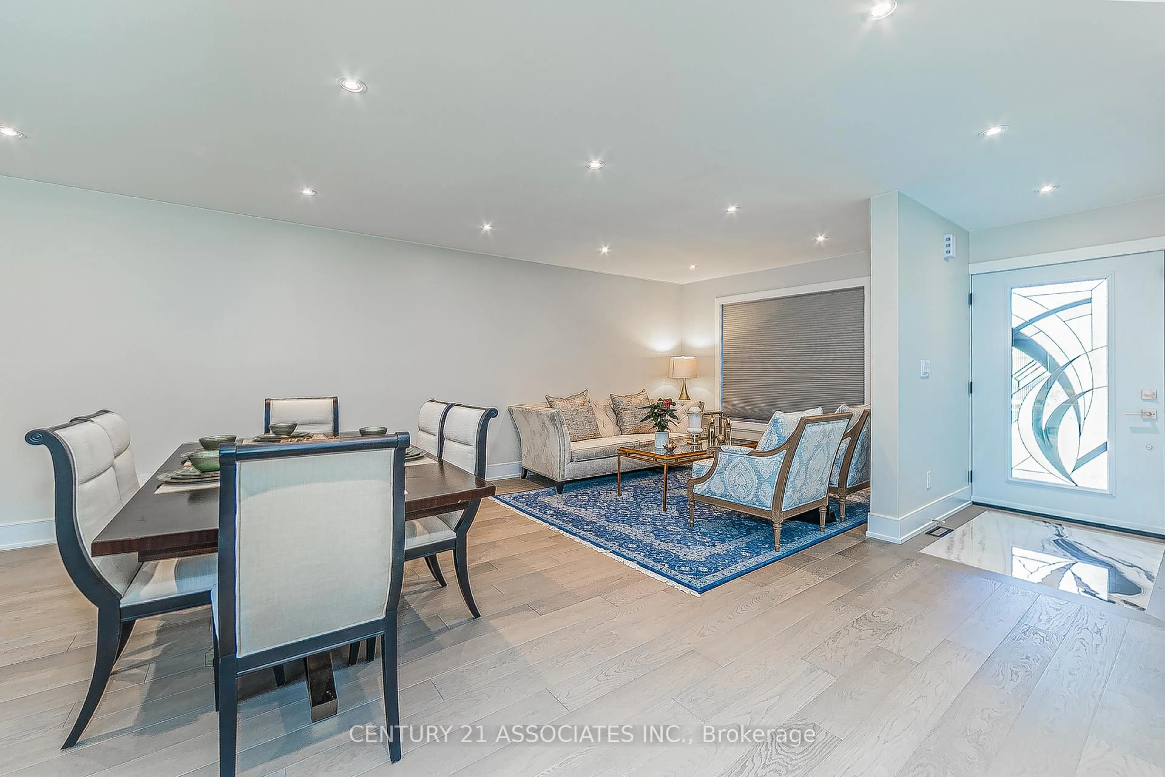 Living room with furniture, wood/laminate floor for 6255 Mccracken Dr, Mississauga Ontario L5V 1X9