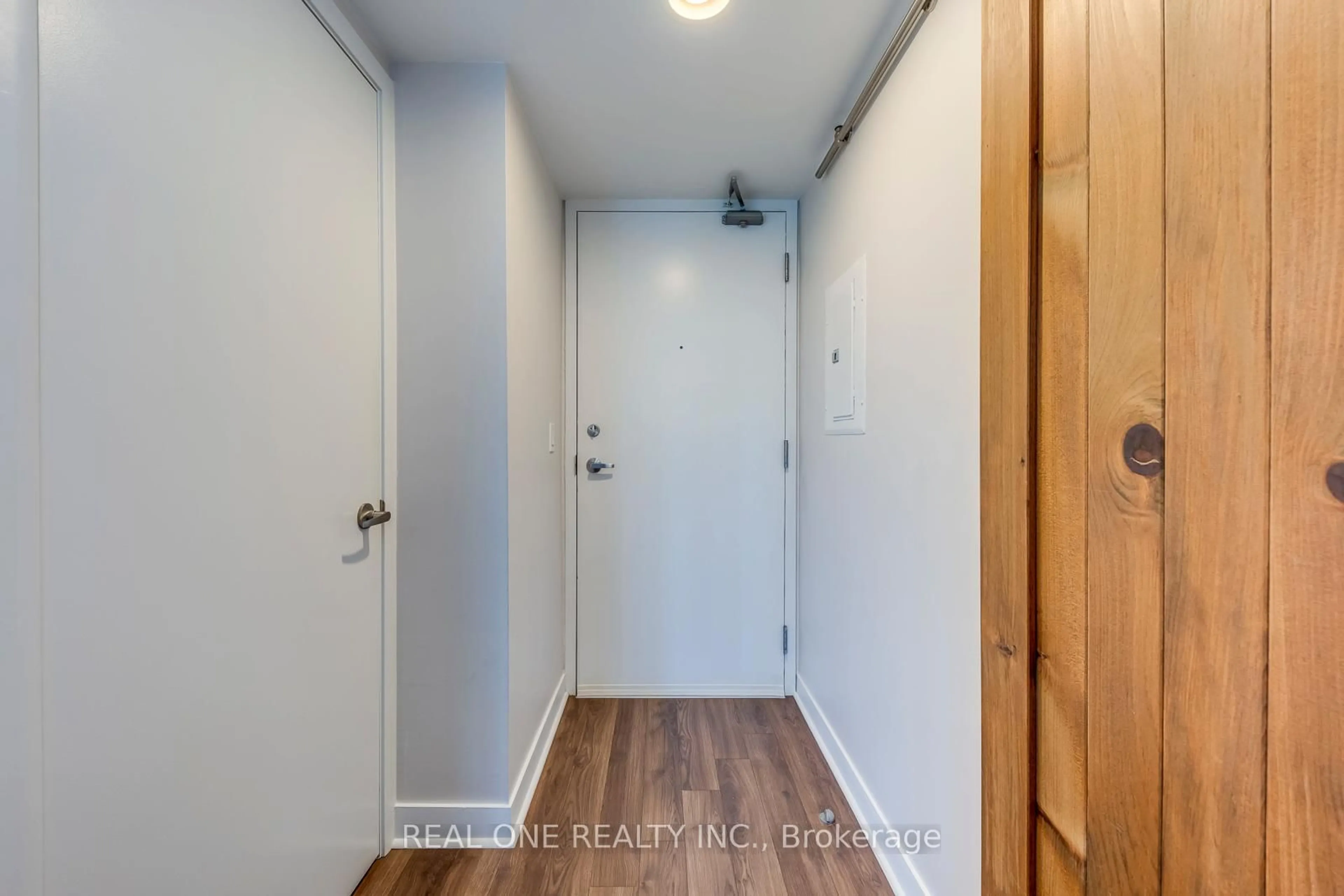 Indoor entryway for 155 Legion Rd #1414, Toronto Ontario M8Y 0A7