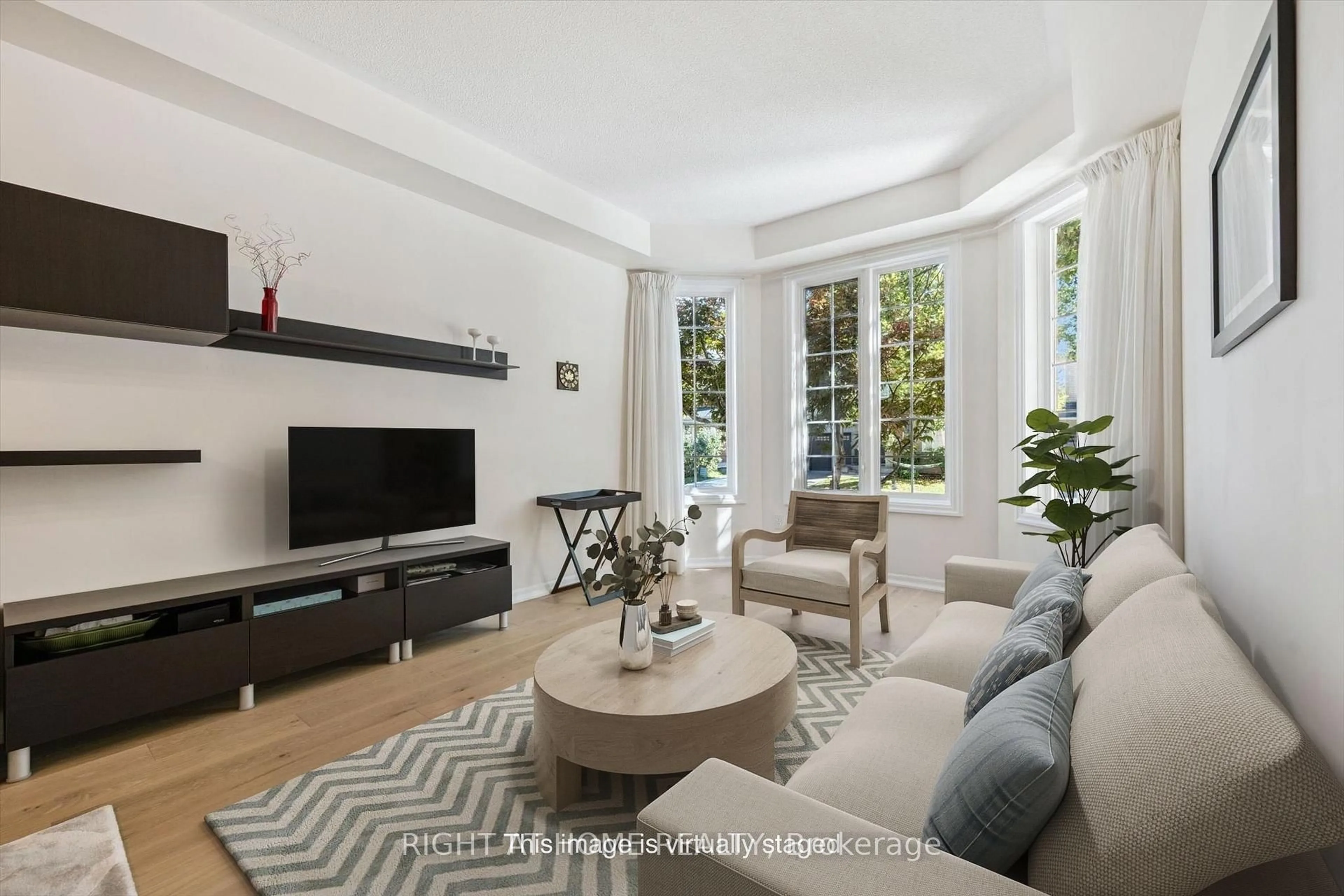 Living room with furniture, unknown for 1413 Pinecliff Rd, Oakville Ontario L6M 3Z2