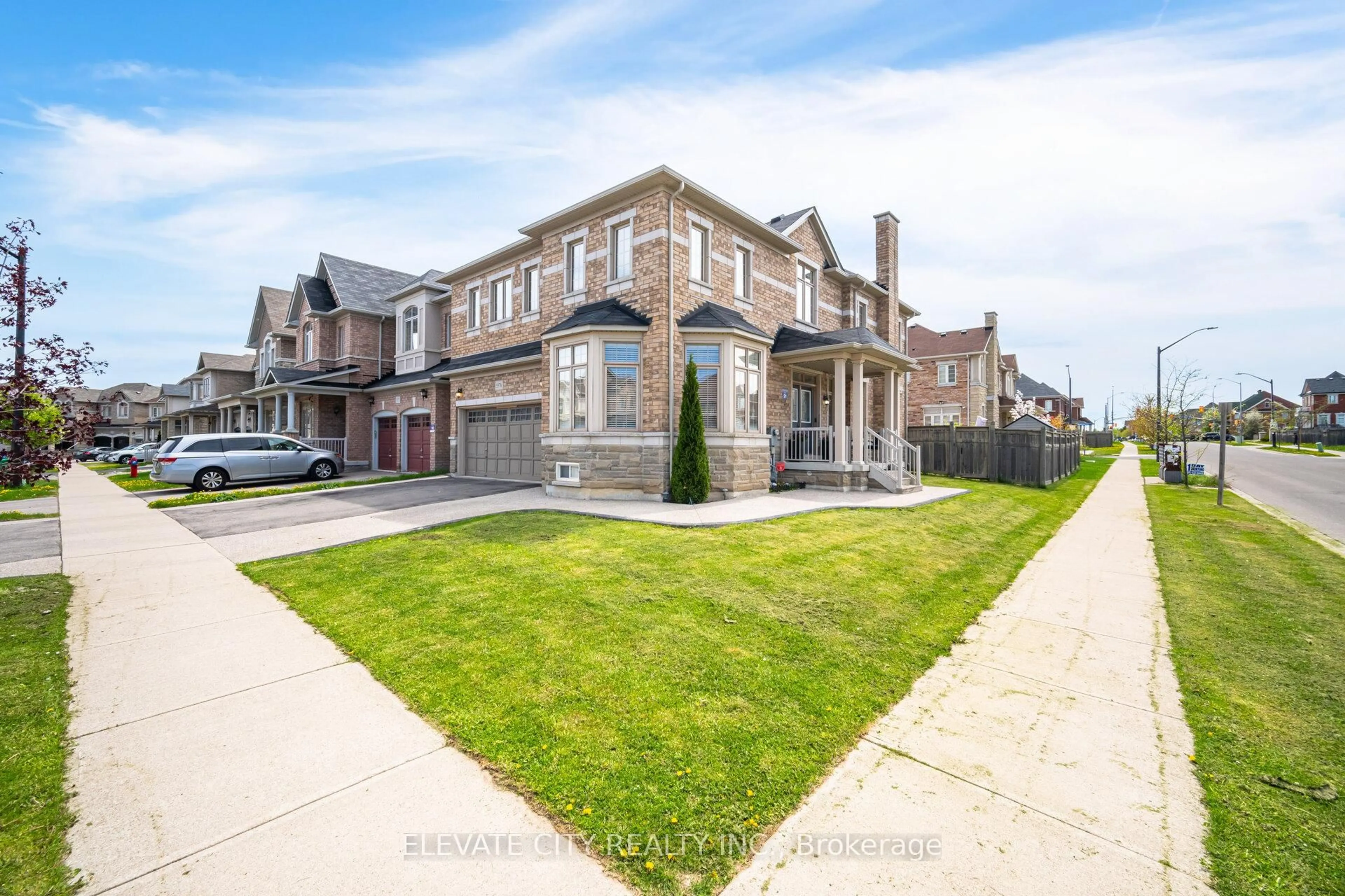 Home with brick exterior material, street for 5576 Ethan Dr, Mississauga Ontario L5M 0W1
