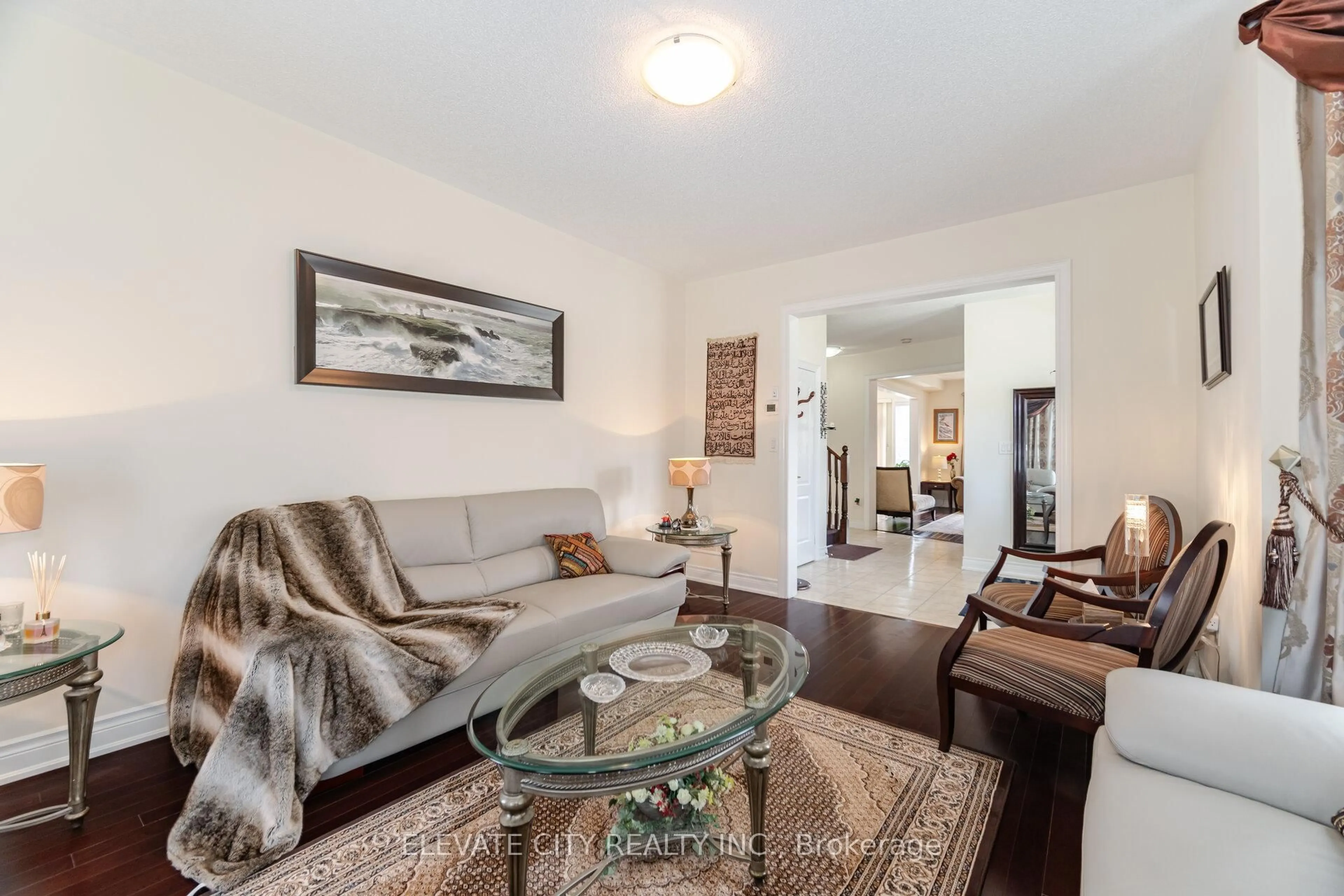 Living room with furniture, unknown for 5576 Ethan Dr, Mississauga Ontario L5M 0W1