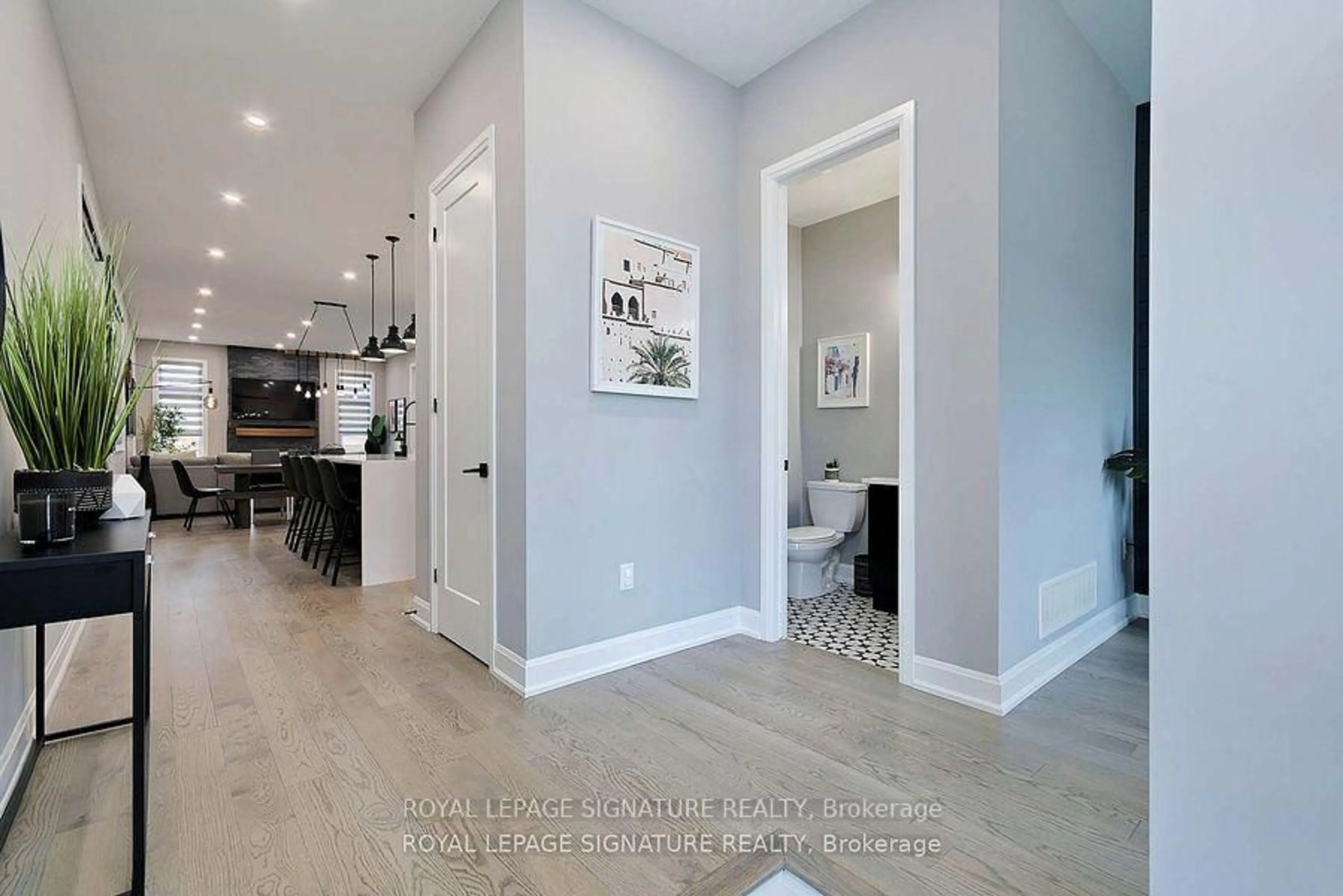 Indoor entryway for 1467 Lakeport Cres, Oakville Ontario L6H 3S1