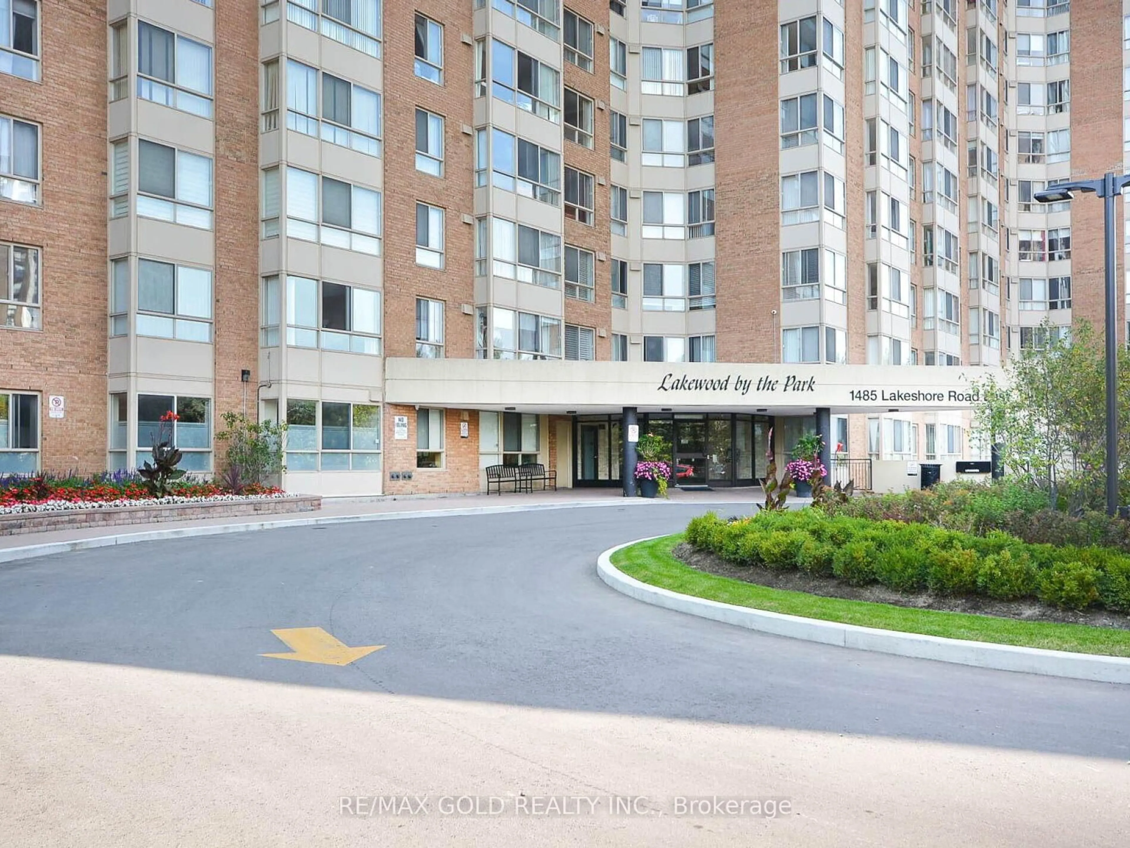 Indoor foyer for 1485 Lakeshore Rd #416, Mississauga Ontario L5E 3G2