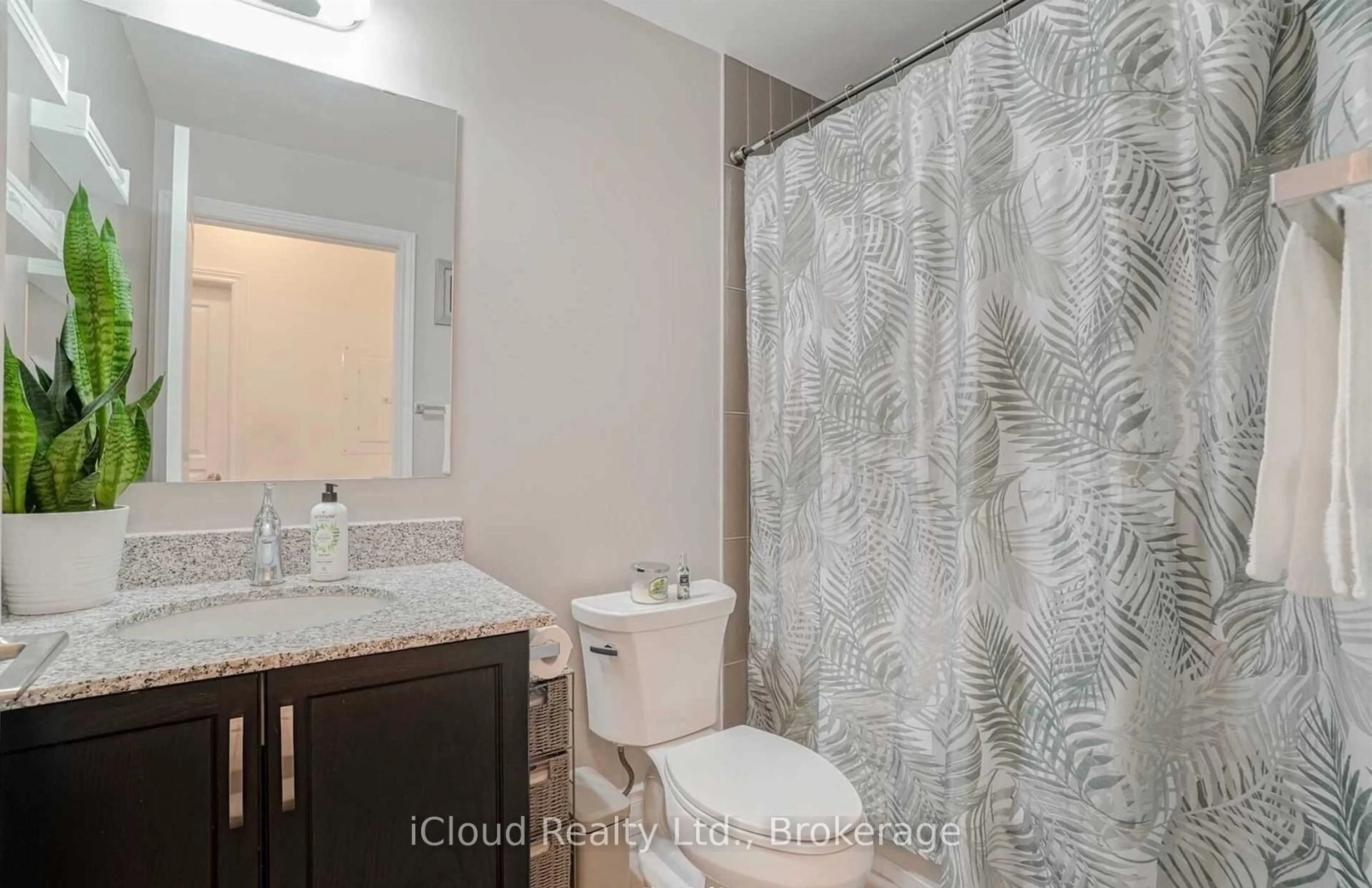 Standard bathroom, unknown for 3170 Erin Mills Pkwy #332, Mississauga Ontario L5L 0B6