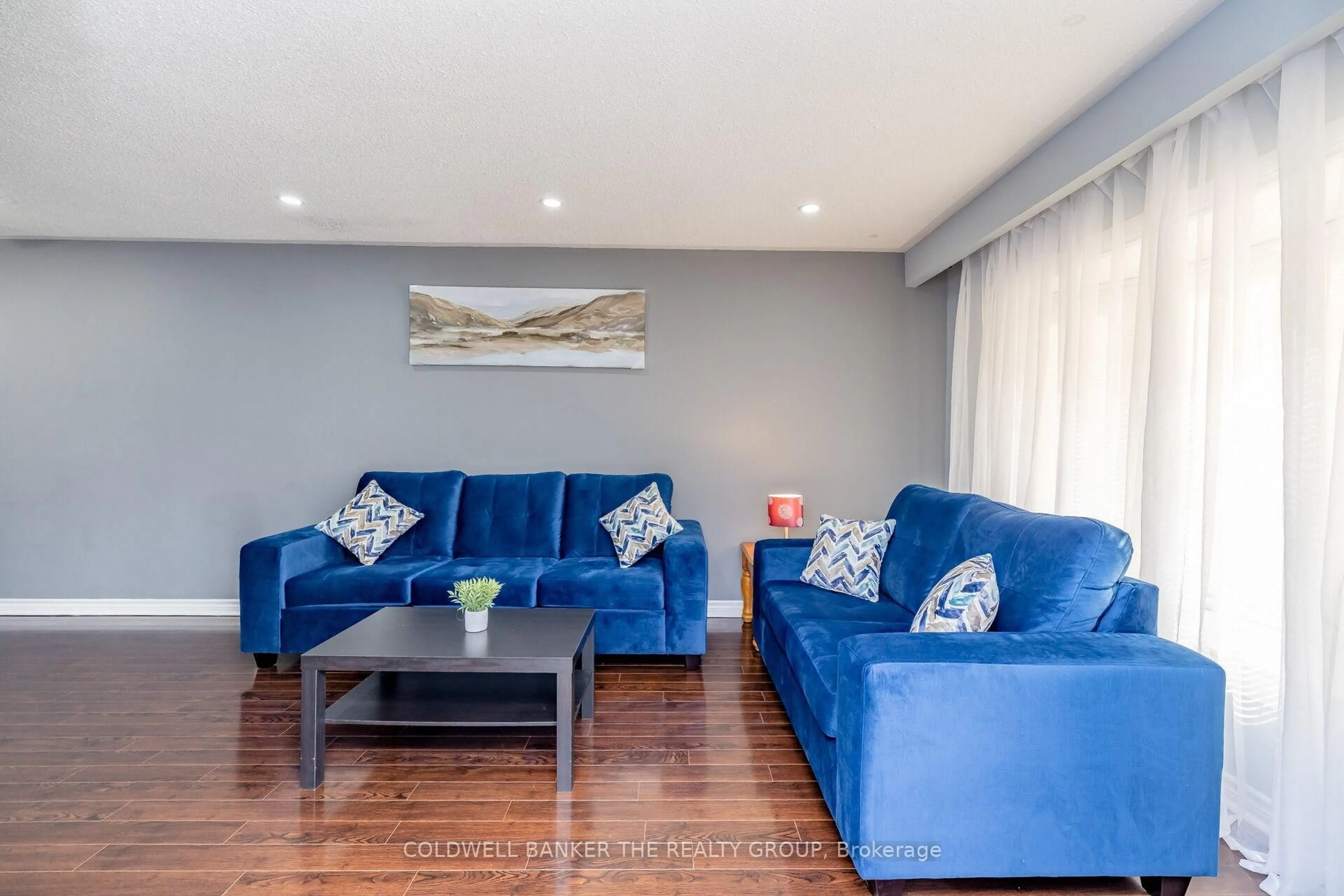 Living room with furniture, wood/laminate floor for 89 Greenmount Rd, Brampton Ontario L6S 1V1