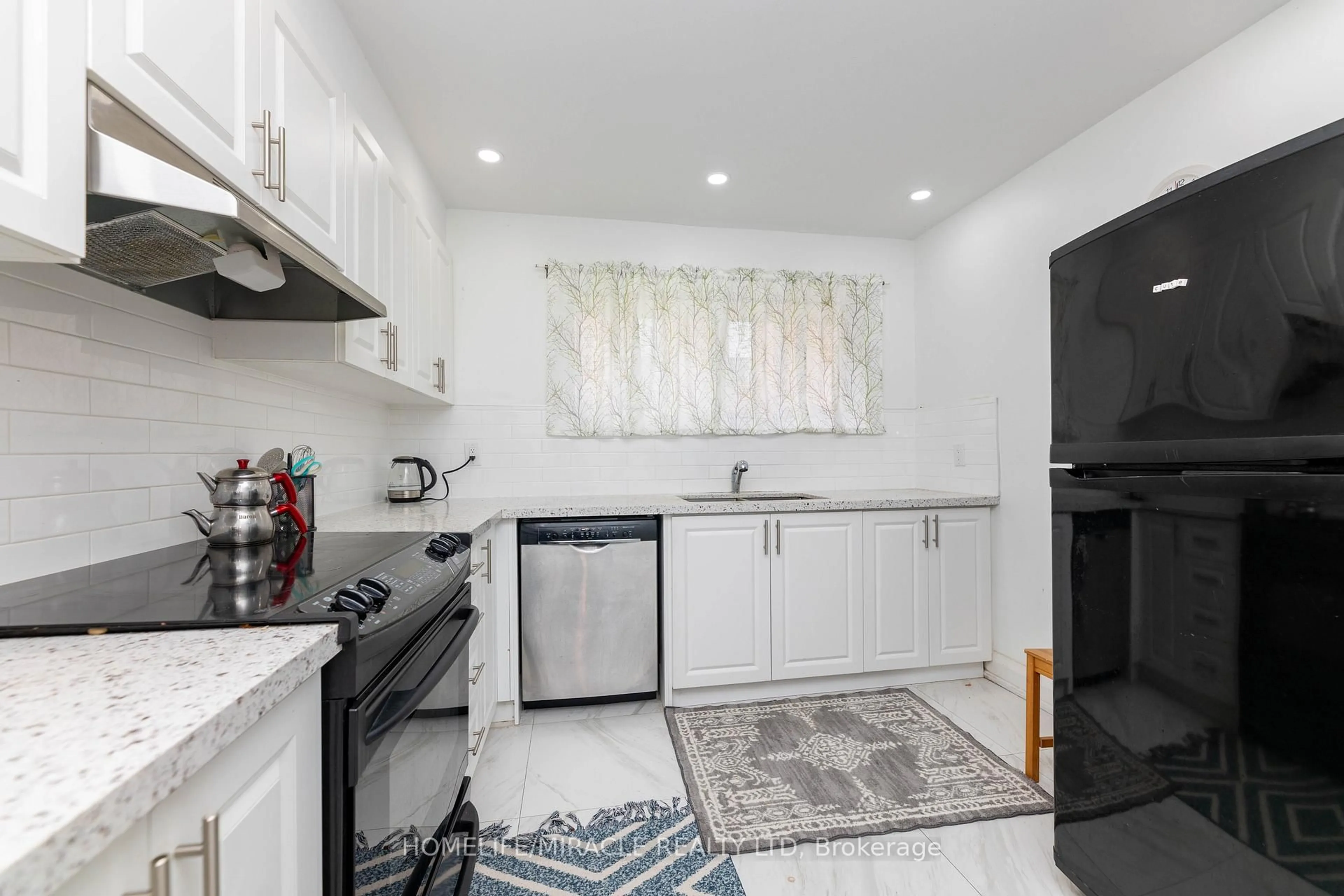 Standard kitchen, ceramic/tile floor for 366 Driftwood Ave #20, Toronto Ontario M3N 2P5