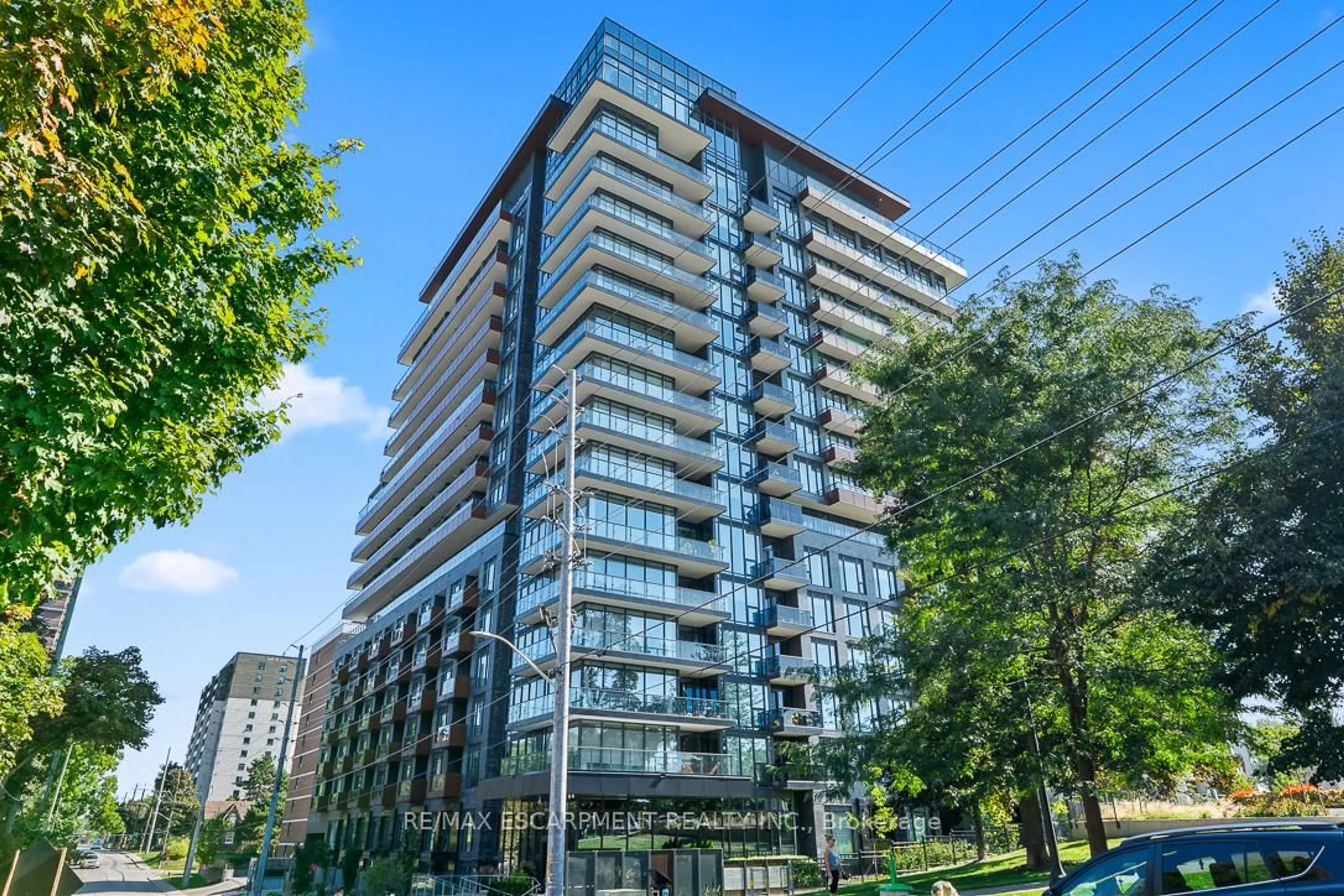 Patio, building for 21 Park St #1012, Mississauga Ontario L5G 0C2