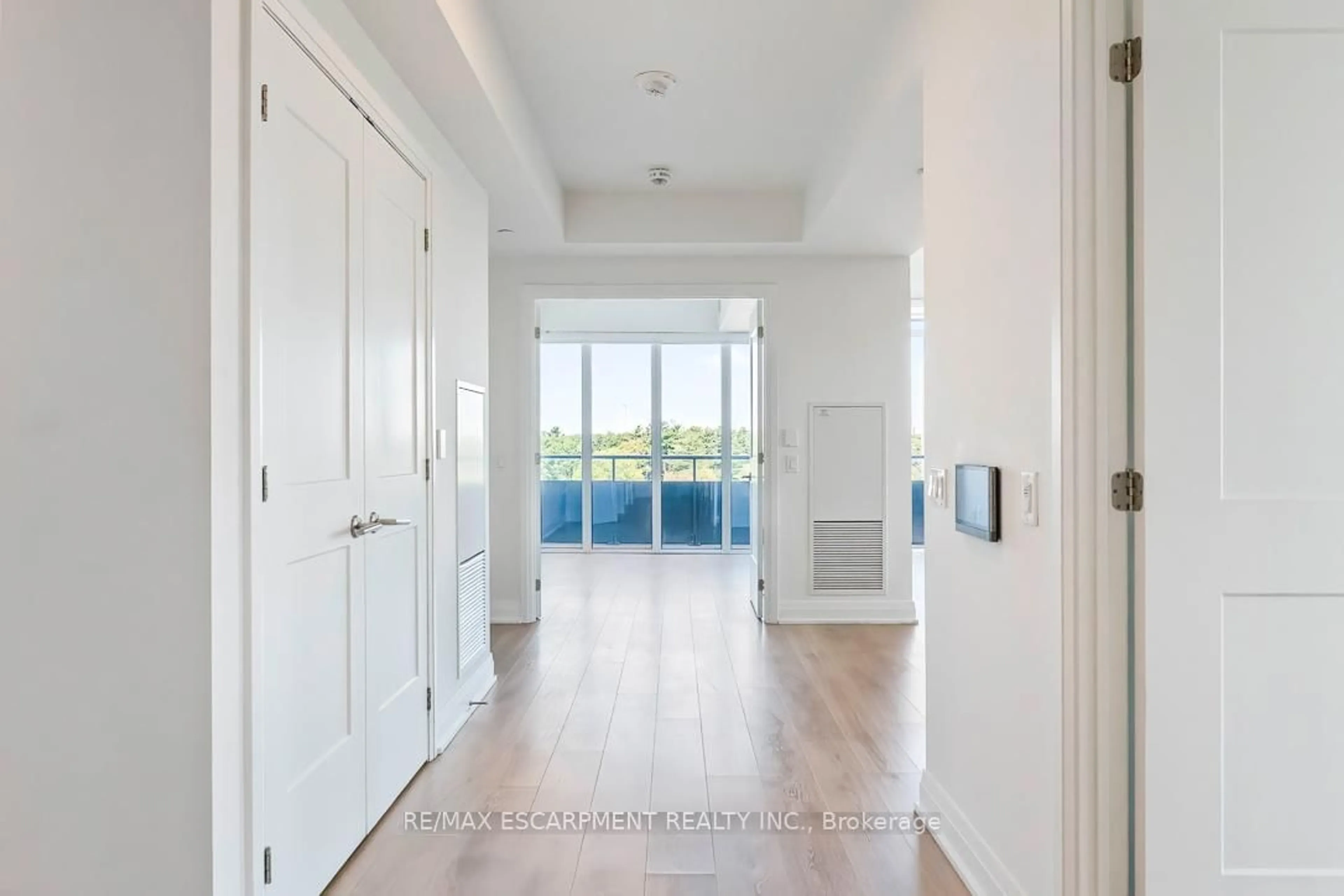 Indoor entryway for 21 Park St #1012, Mississauga Ontario L5G 0C2