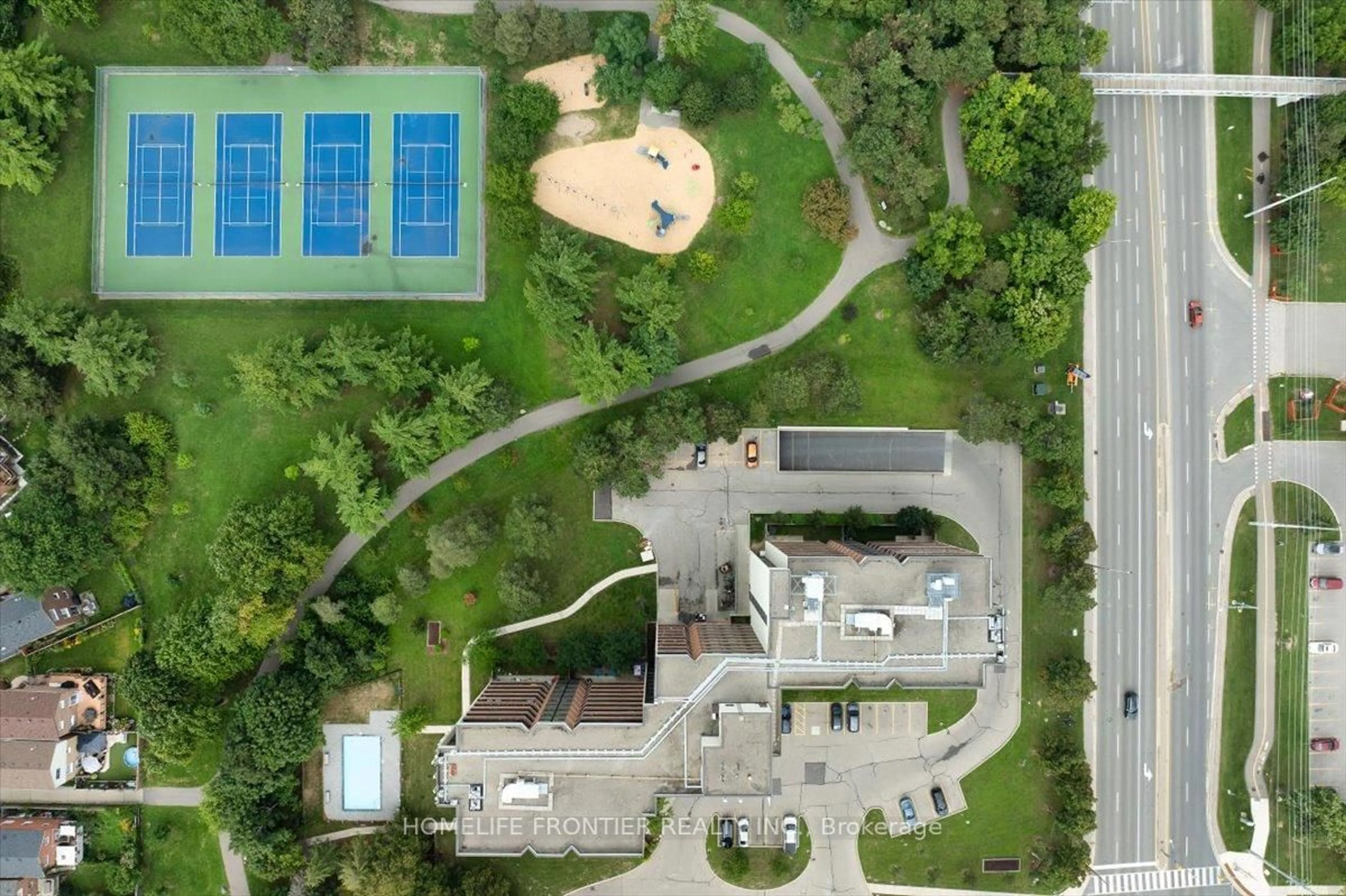 A pic from outside/outdoor area/front of a property/back of a property/a pic from drone, unknown for 2301 Derry Rd #605, Mississauga Ontario L5N 2R4