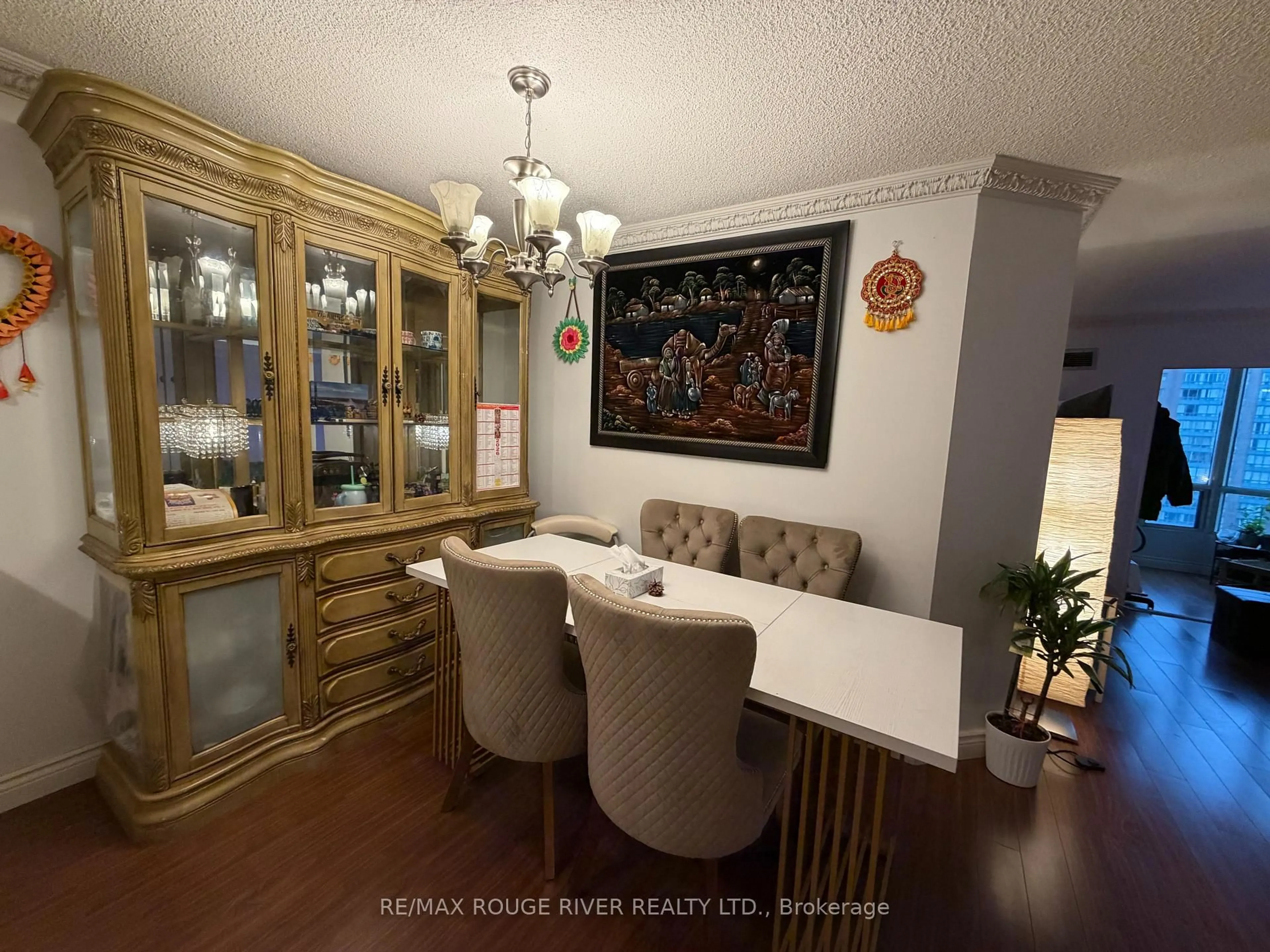 Dining room, wood/laminate floor for 155 Hillcrest Ave #1513, Mississauga Ontario L5B 3Z2