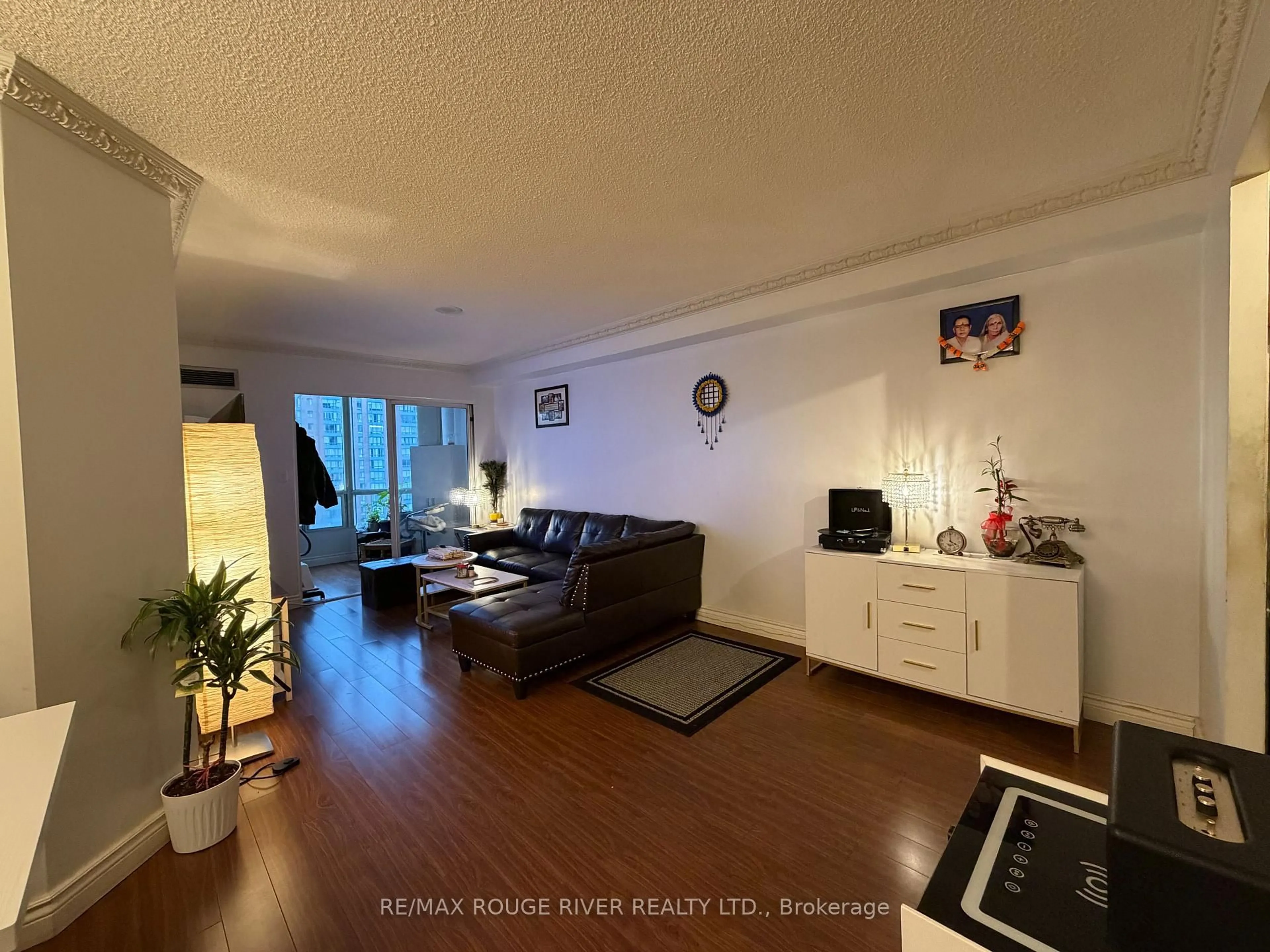 Living room with furniture, unknown for 155 Hillcrest Ave #1513, Mississauga Ontario L5B 3Z2
