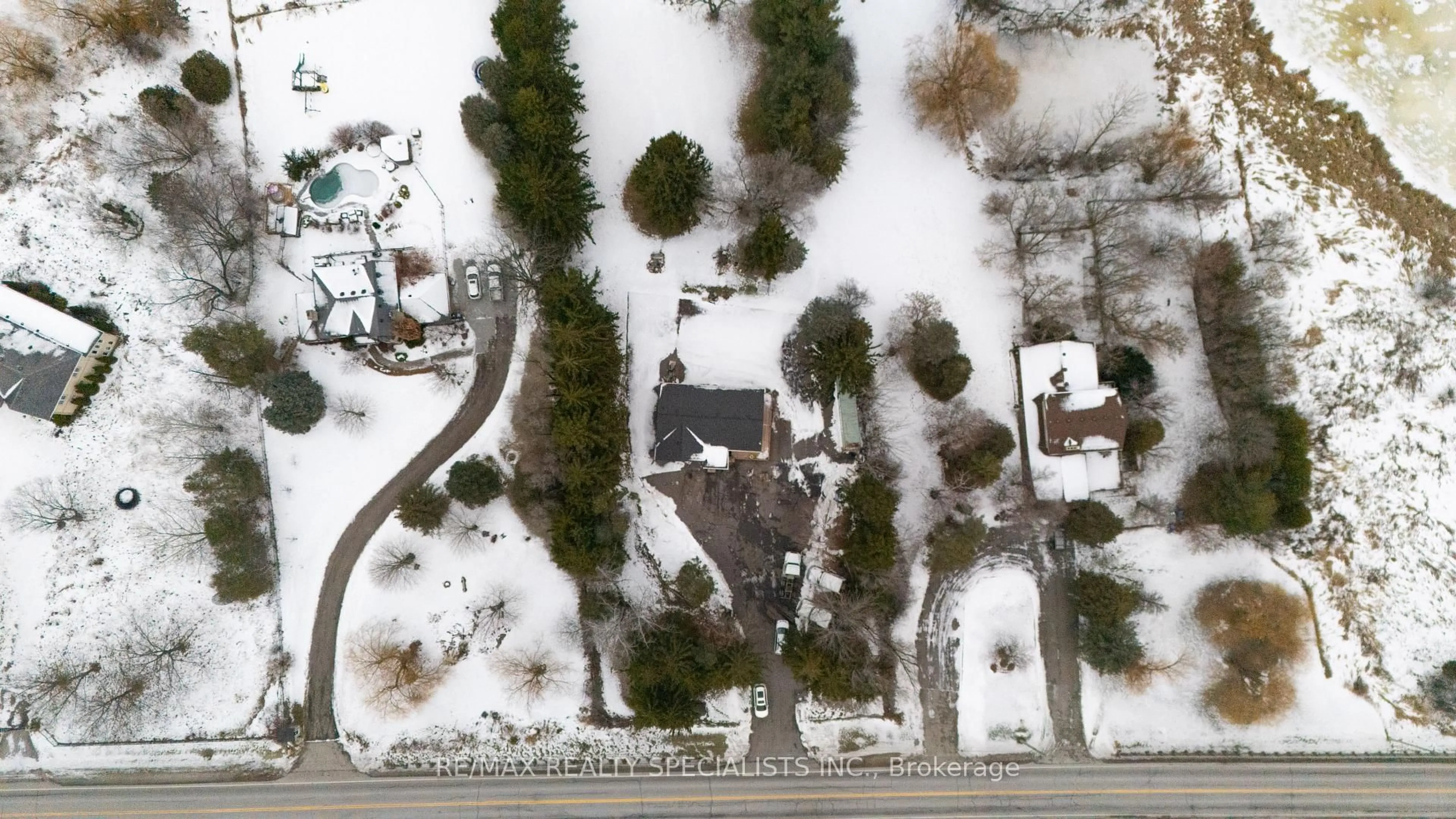 A pic from outside/outdoor area/front of a property/back of a property/a pic from drone, street for 15553 The Gore Rd, Caledon Ontario L7E 0X3