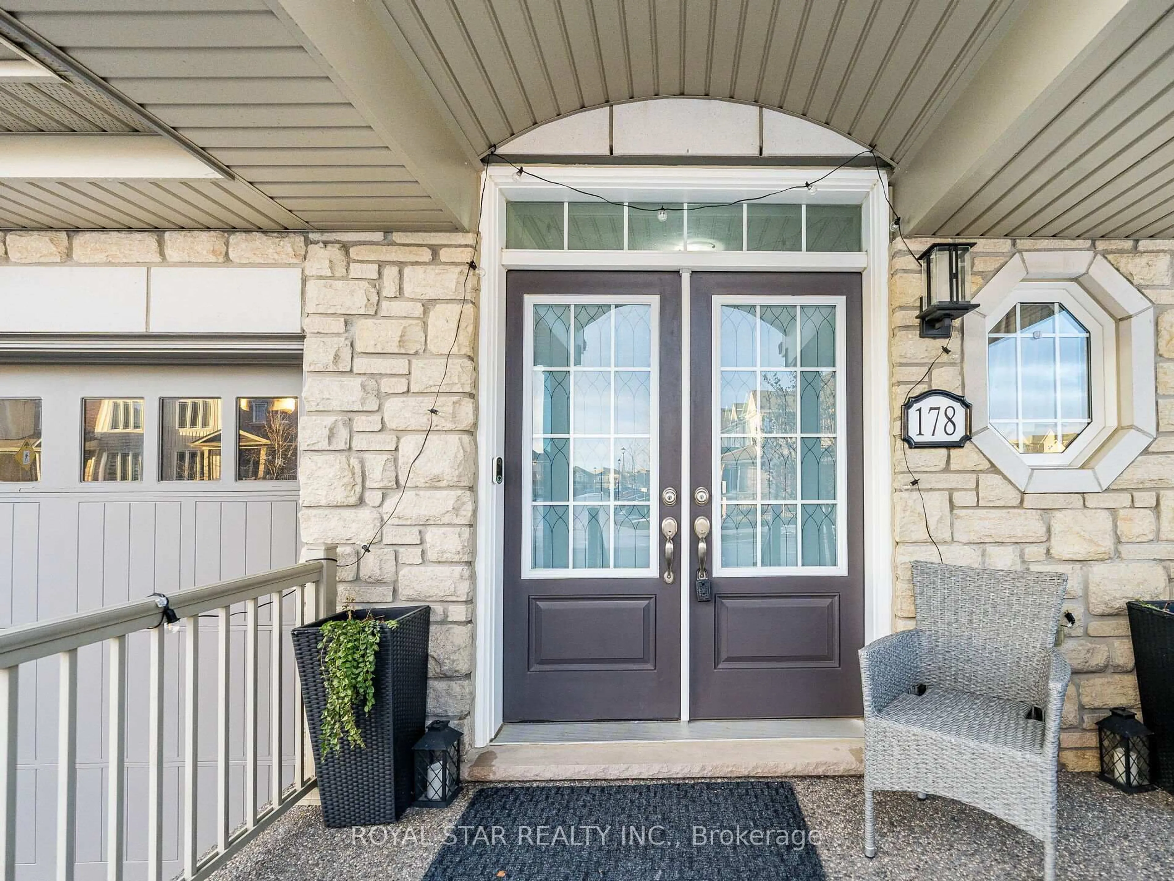 Indoor entryway for 178 Newhouse Blvd, Caledon Ontario L7C 4E1