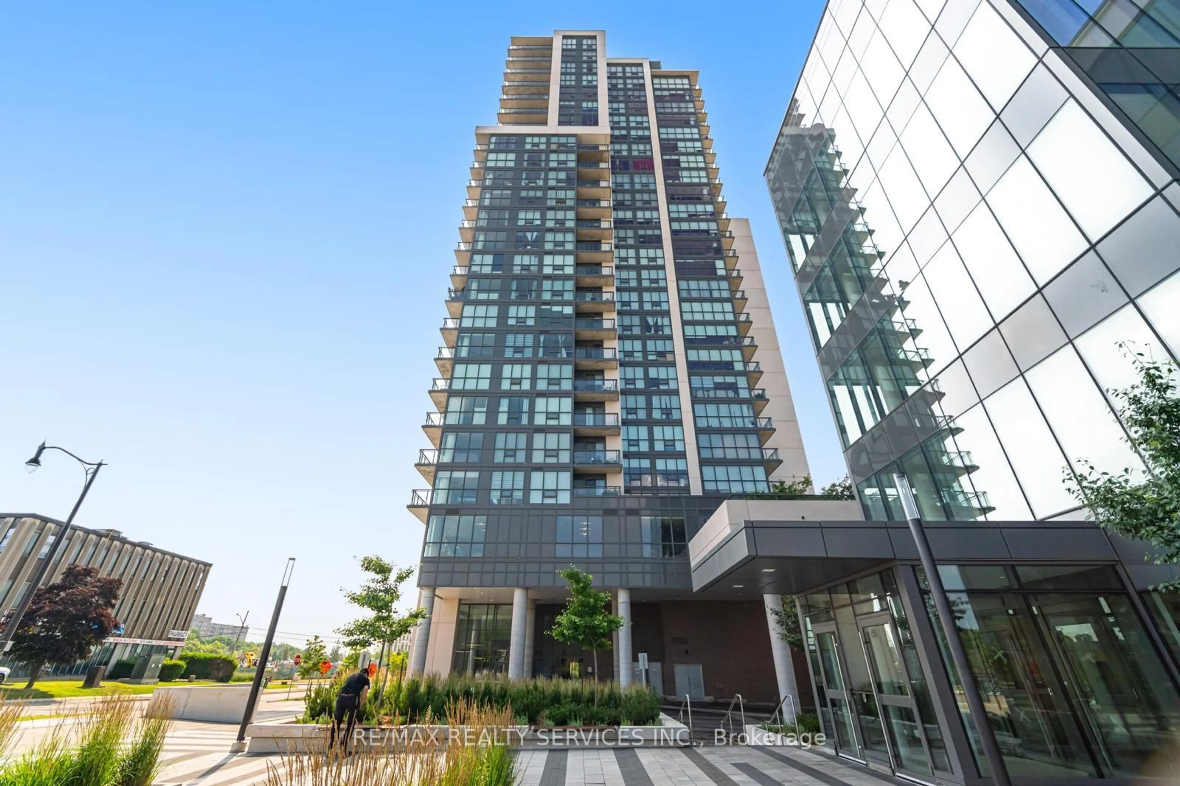 Indoor foyer for 15 Lynch St #1506, Brampton Ontario L6W 0C7