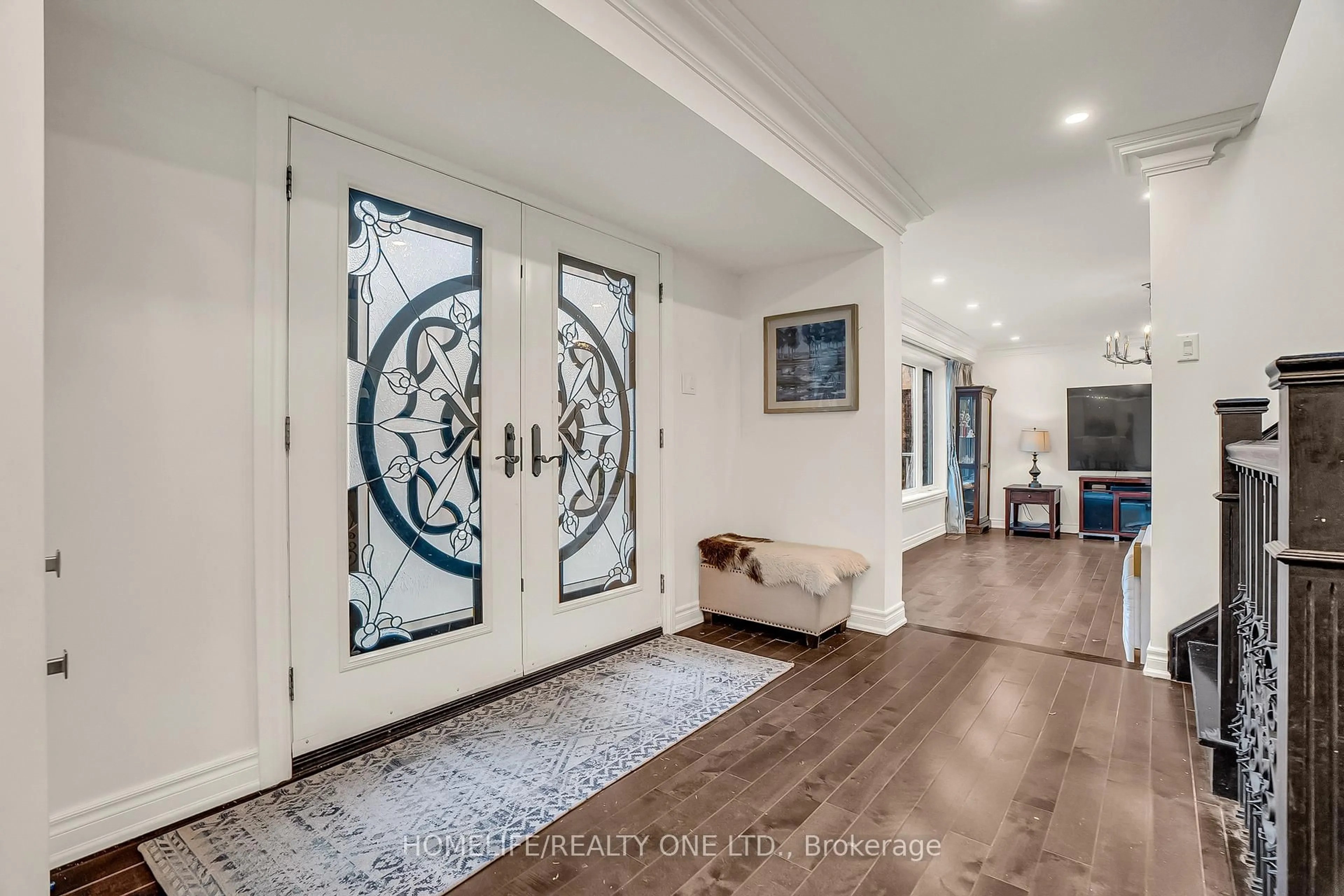 Indoor entryway for 31 Bearwood Dr, Toronto Ontario M9A 4G5