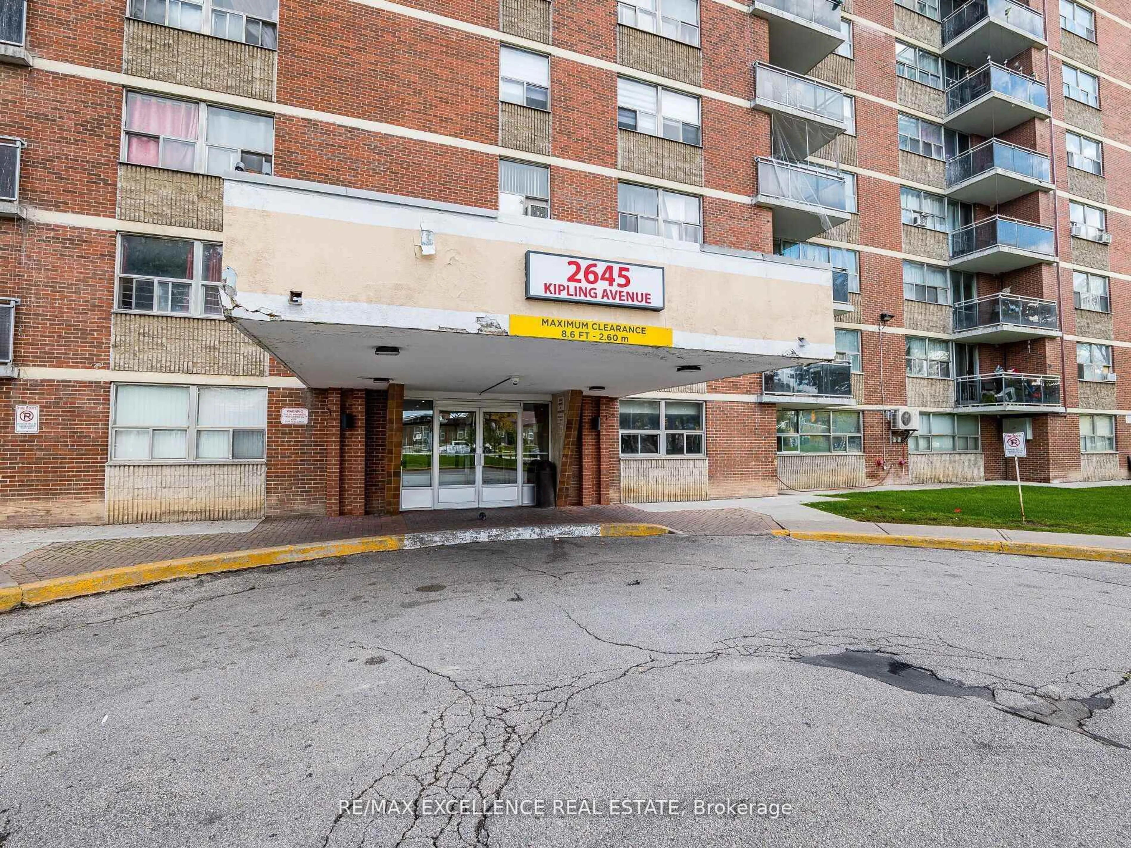 Indoor foyer for 2645 Kipling Ave #1907, Toronto Ontario M9V 3S6