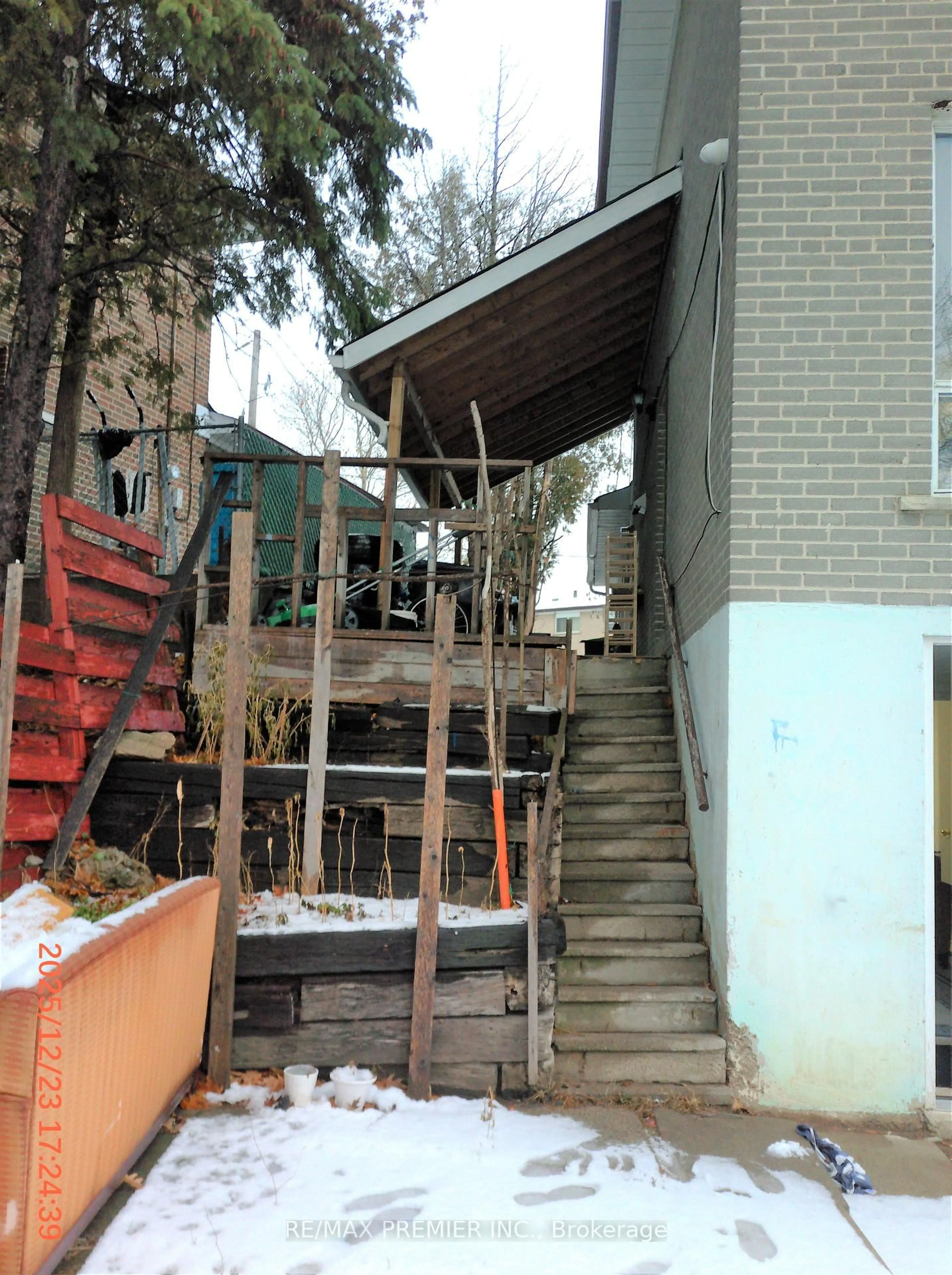 Stairs for 35 Faulkner Cres, Toronto Ontario M9M 2B9