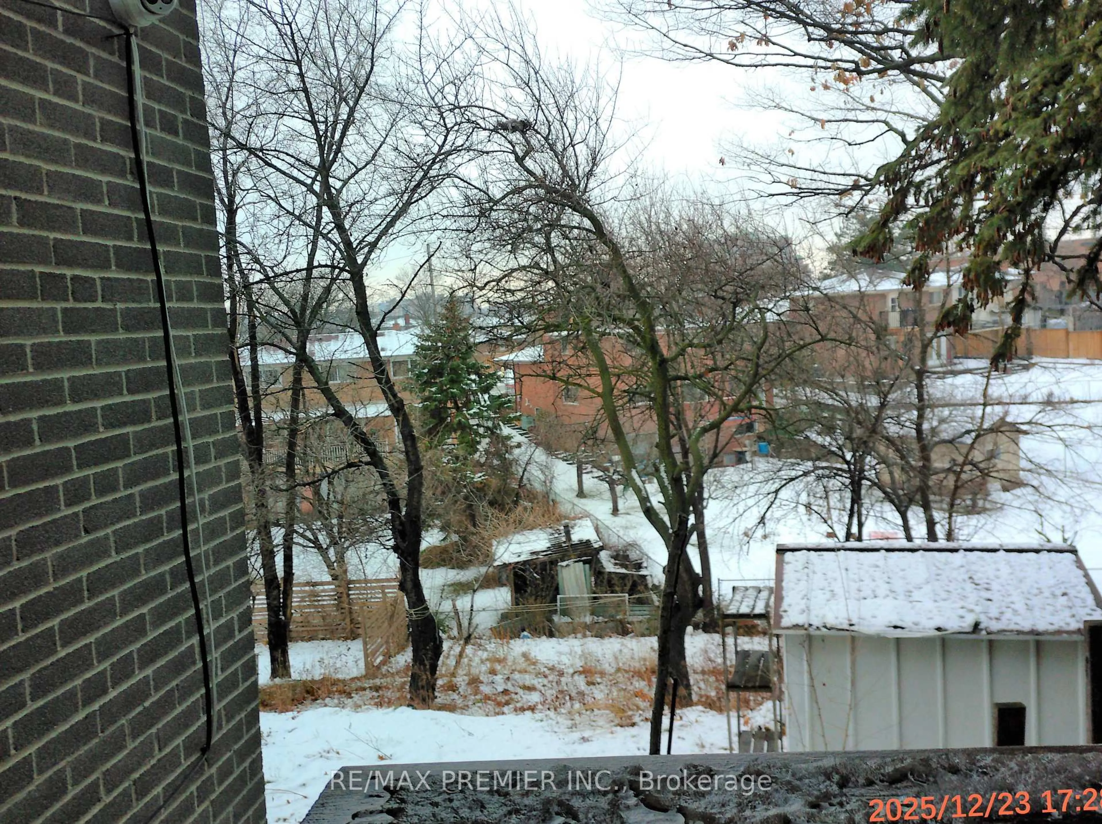 Patio, unknown for 35 Faulkner Cres, Toronto Ontario M9M 2B9