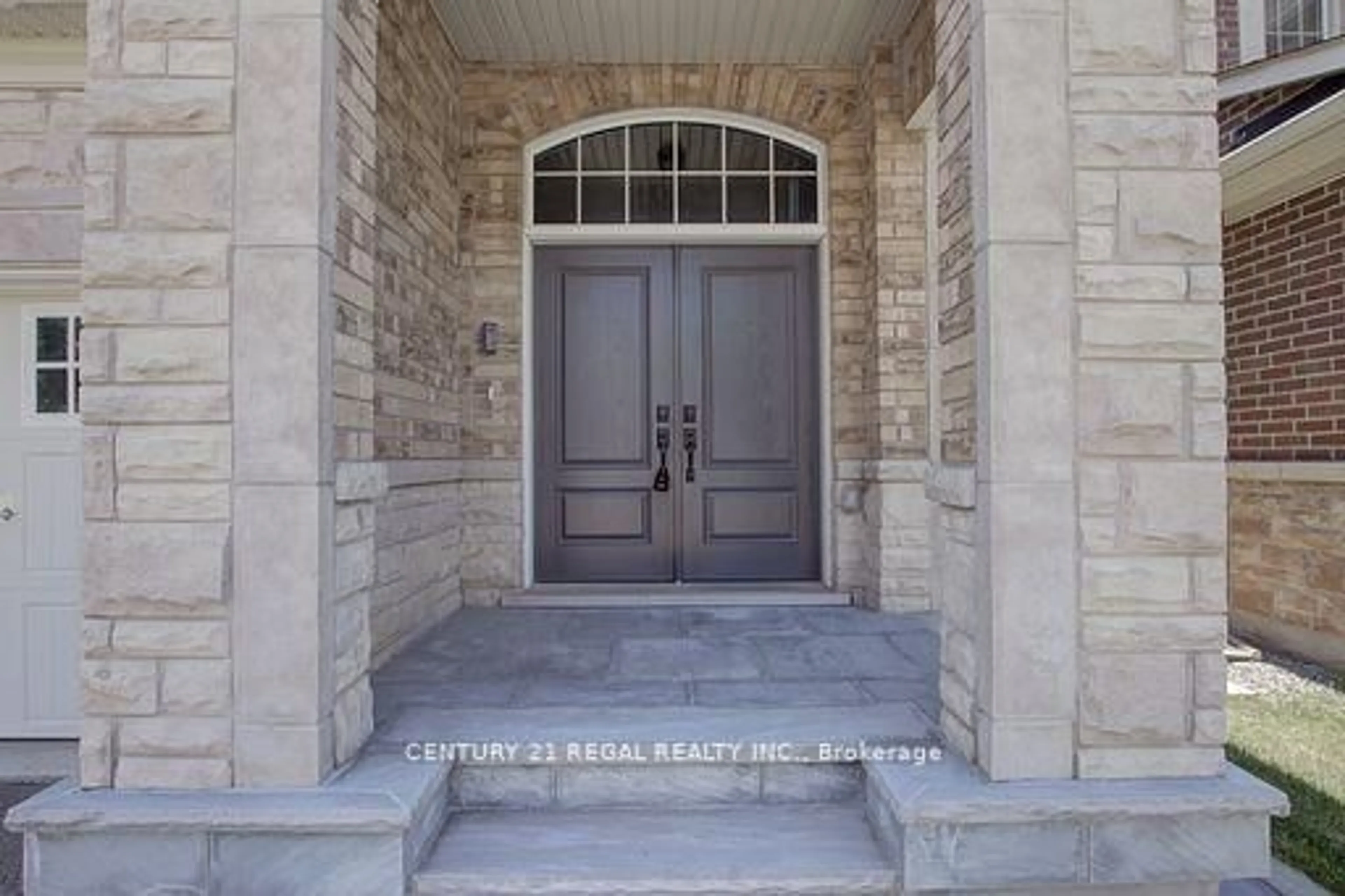 Indoor entryway for 140 Cherryhurst Rd, Oakville Ontario L6M 0W1