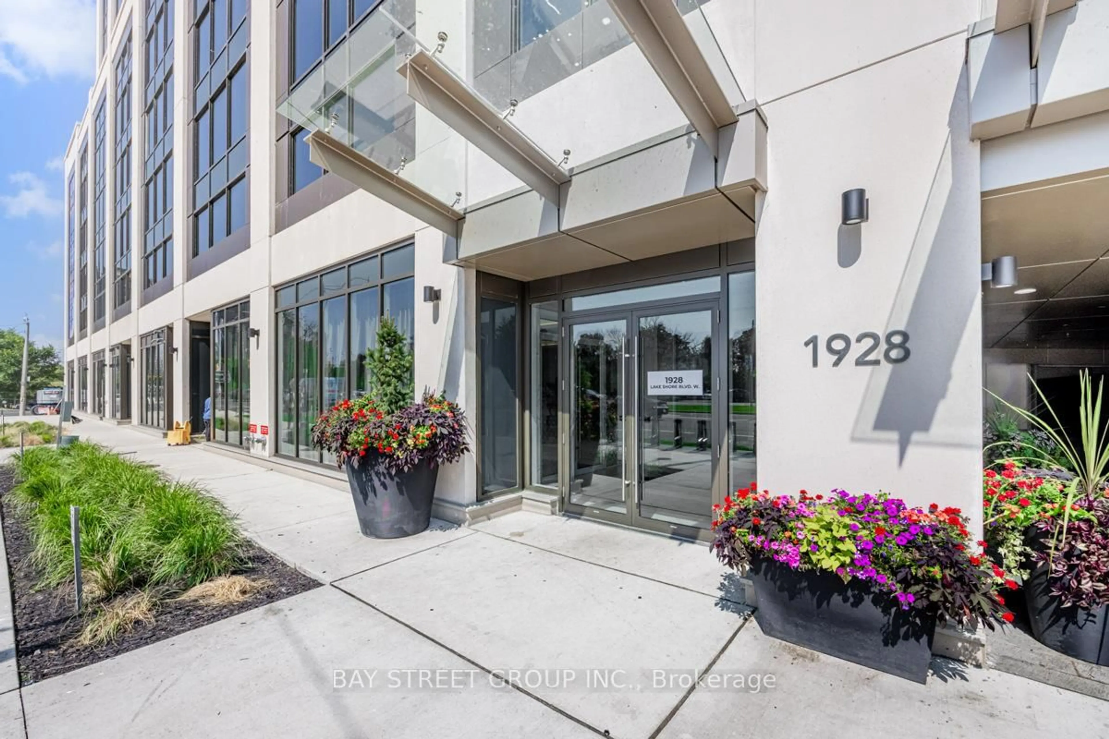Indoor foyer for 1928 Lake Shore Blvd #3602, Toronto Ontario M6S 0B1