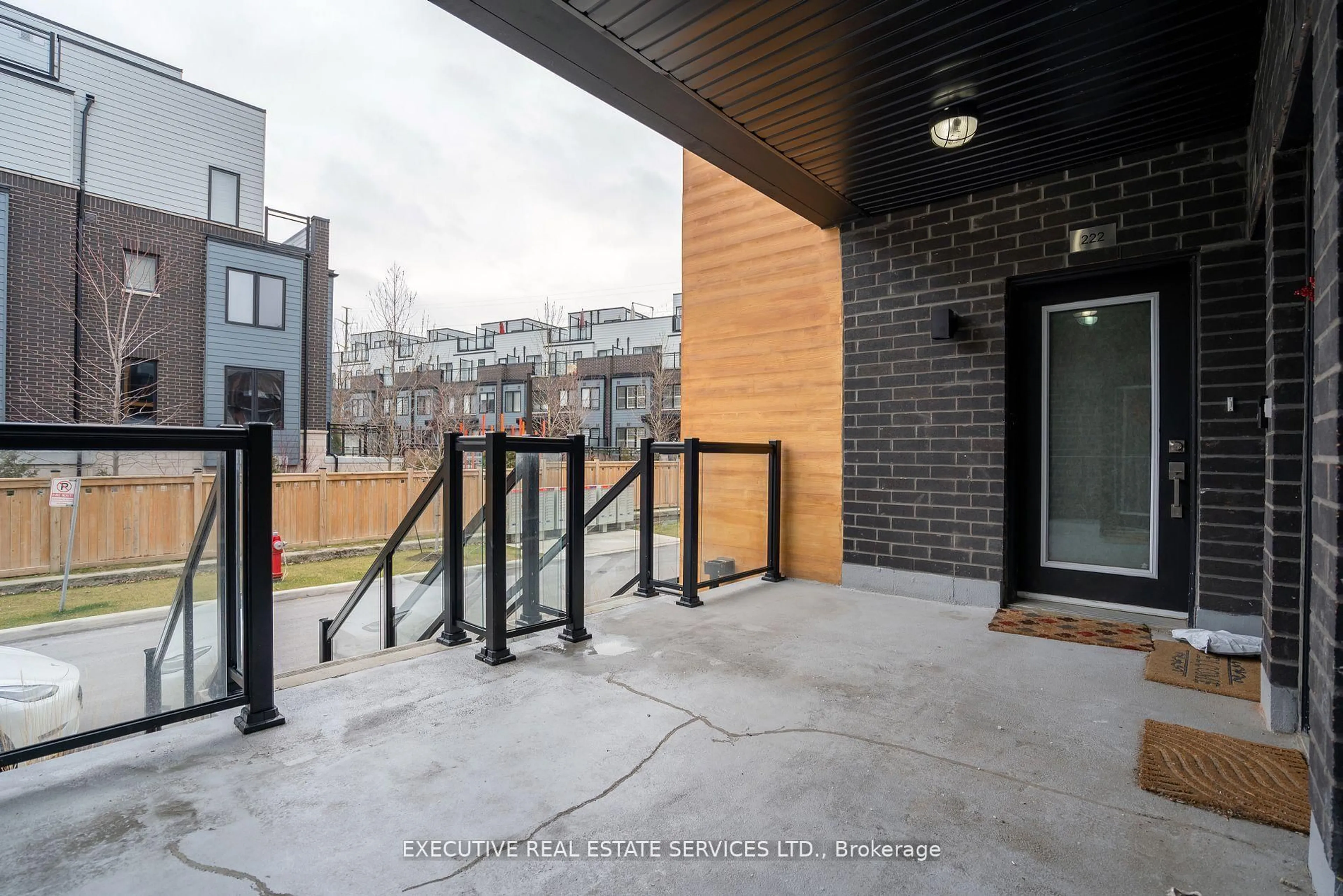 Patio, unknown for 1145 Journeyman Lane #226, Mississauga Ontario L5J 0B5