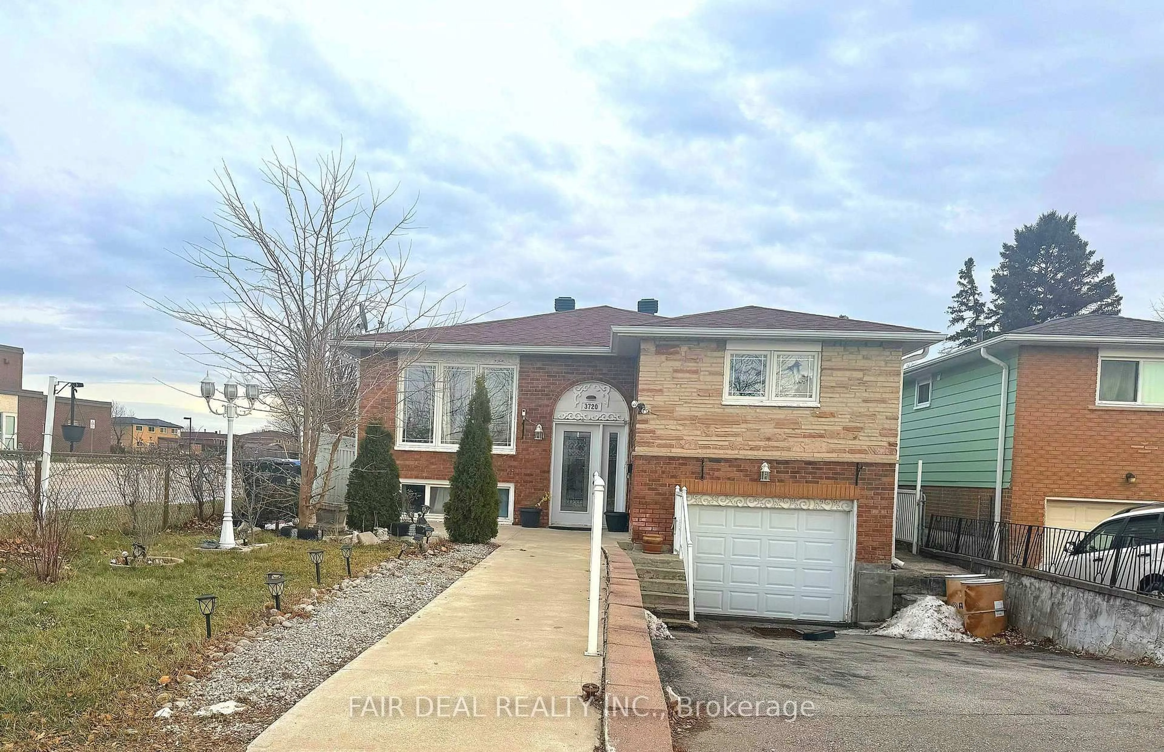Home with brick exterior material, street for 3720 Brandon Gate Dr, Mississauga Ontario L4T 3M8