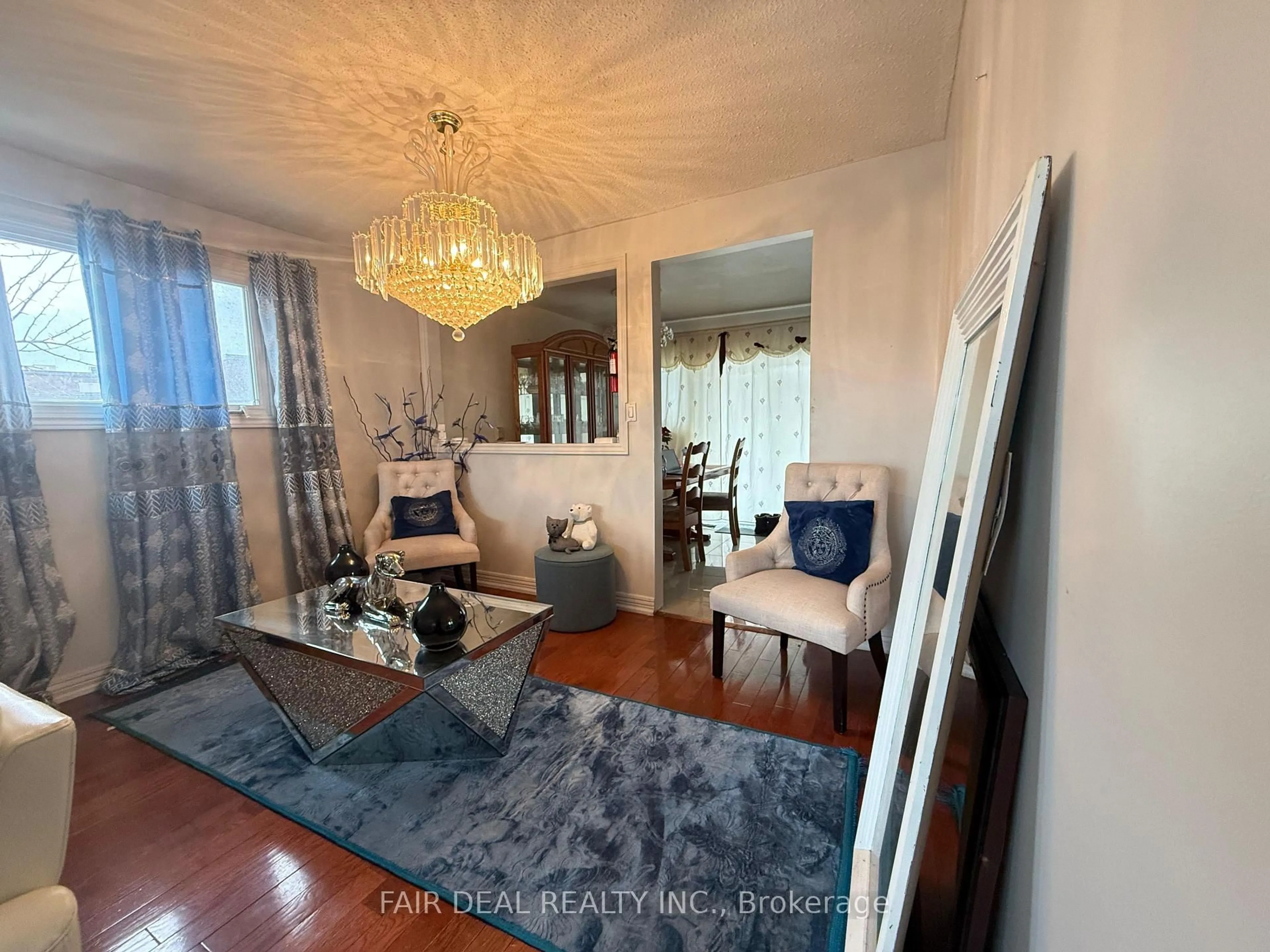 Living room with furniture, wood/laminate floor for 3720 Brandon Gate Dr, Mississauga Ontario L4T 3M8