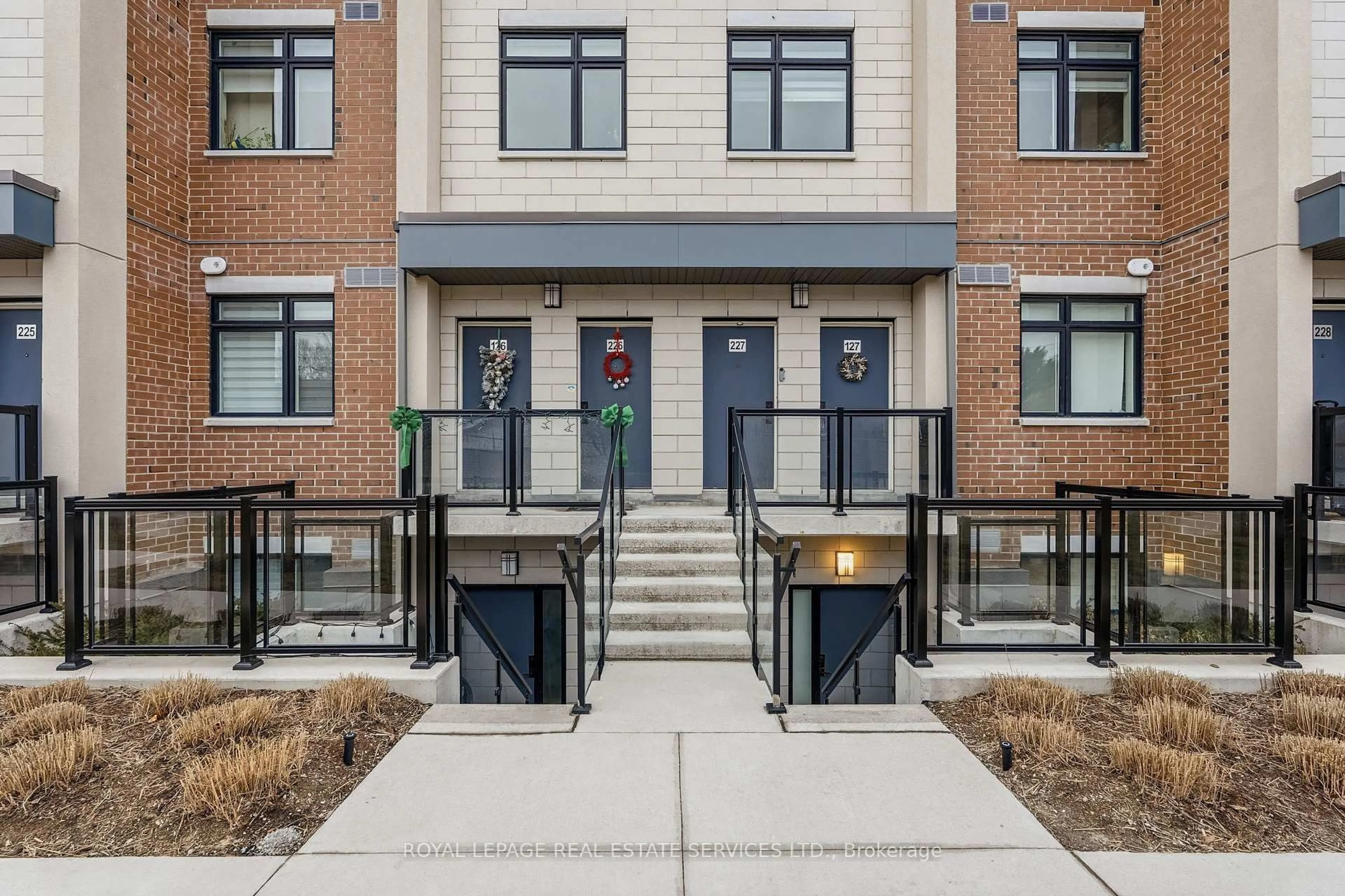 Unknown for 1062 Douglas McCurdy Common #227, Mississauga Ontario L5G 0C6