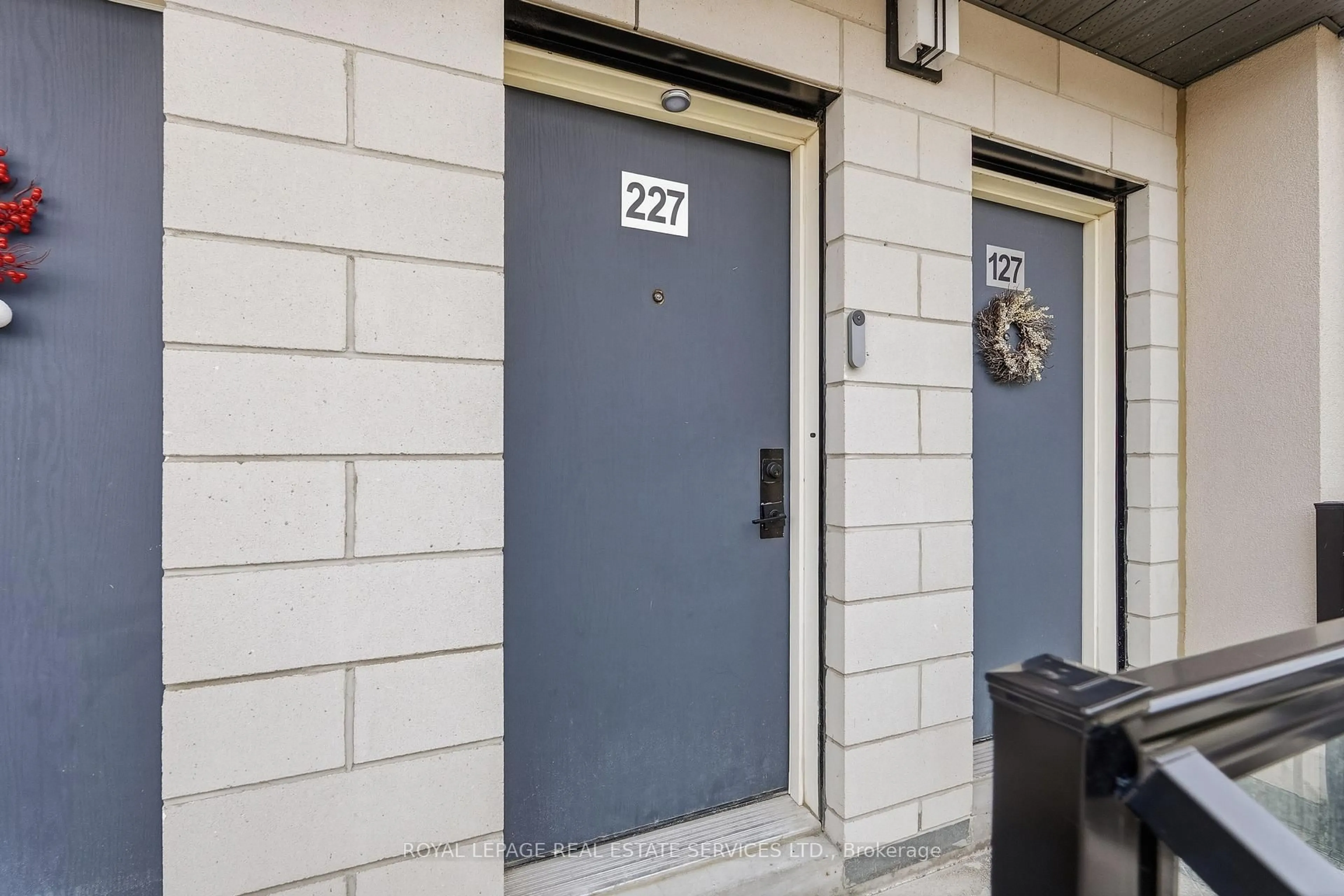 Indoor entryway for 1062 Douglas McCurdy Common #227, Mississauga Ontario L5G 0C6