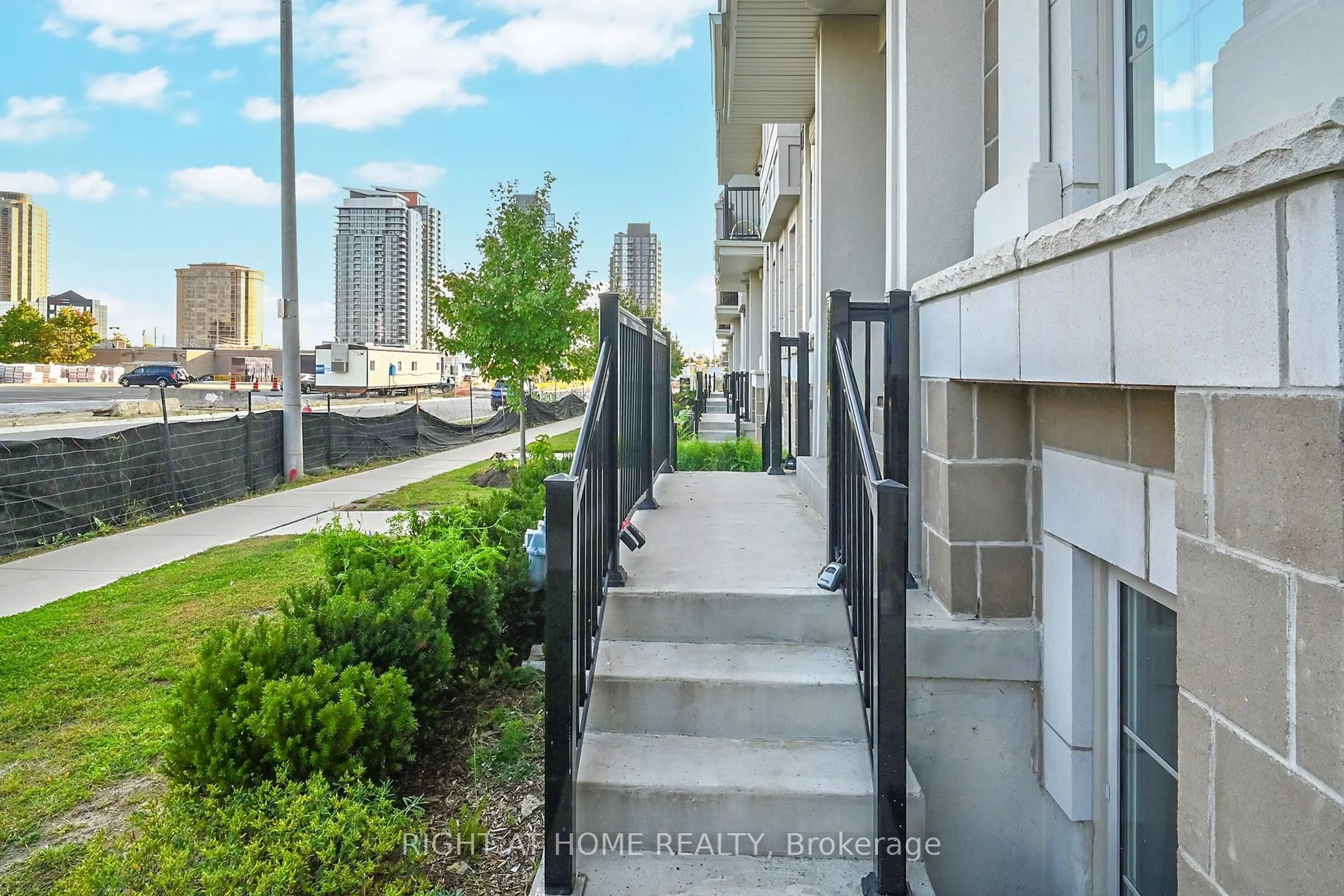 Unknown for 81 Armdale Rd #32, Mississauga Ontario L4Z 0A6