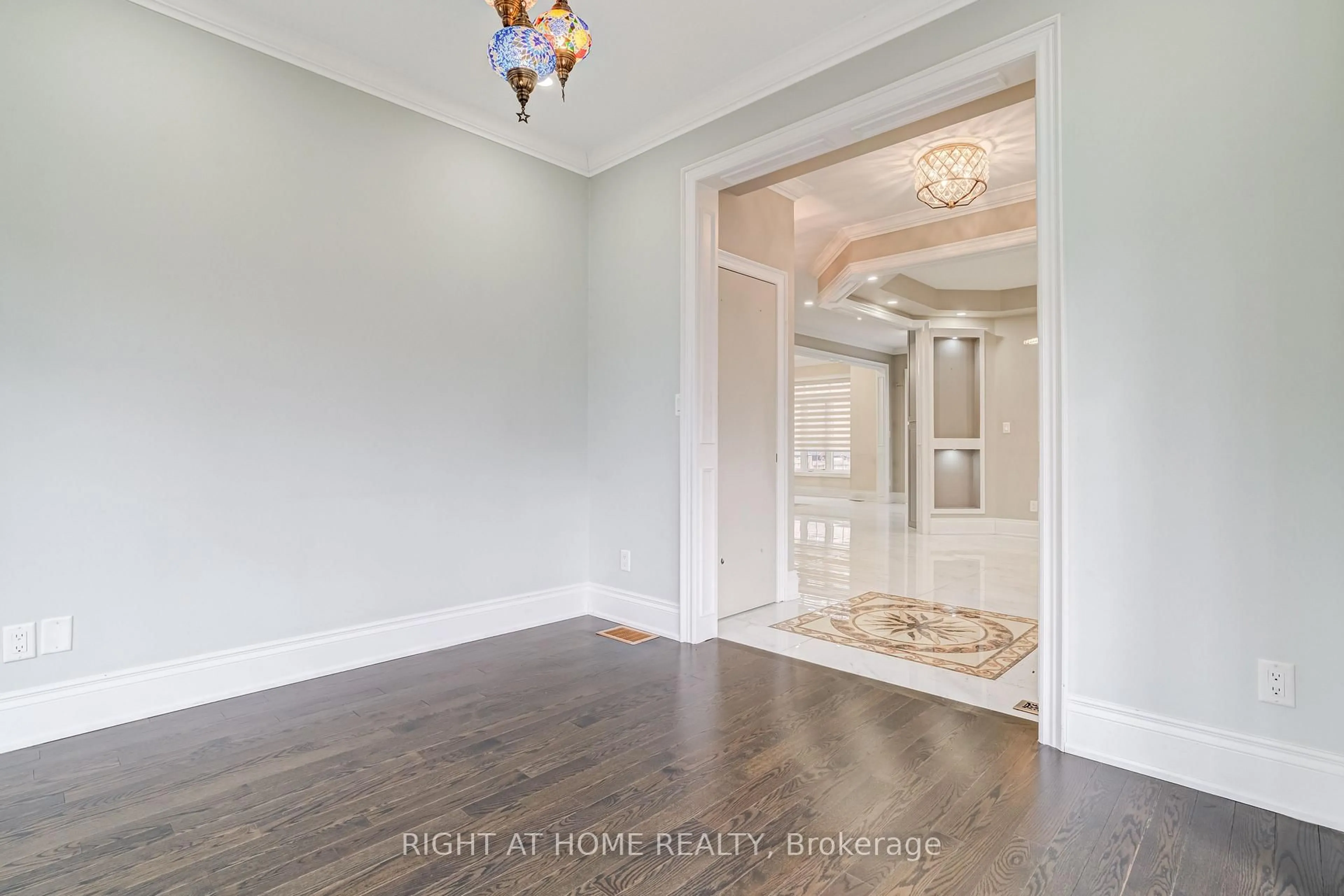 Indoor entryway for 96 Humberstone Cres, Brampton Ontario L7A 4B8