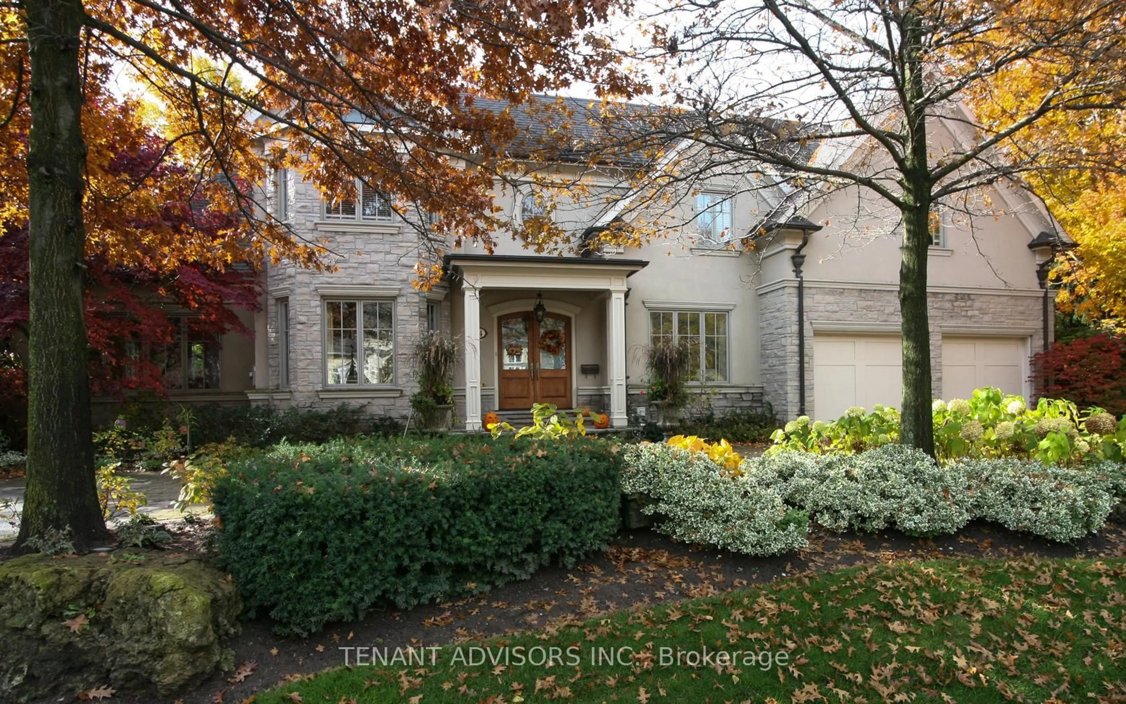 Home with brick exterior material, street for 94 Shorewood Pl, Oakville Ontario L6K 3Y4