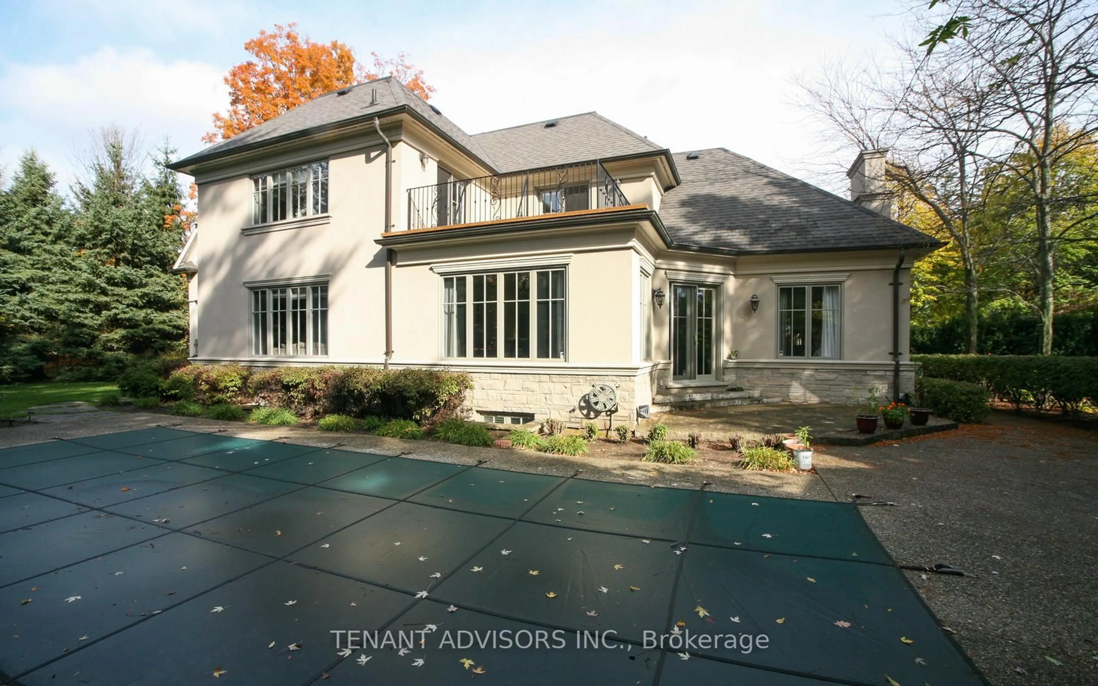 Home with brick exterior material, street for 94 Shorewood Pl, Oakville Ontario L6K 3Y4