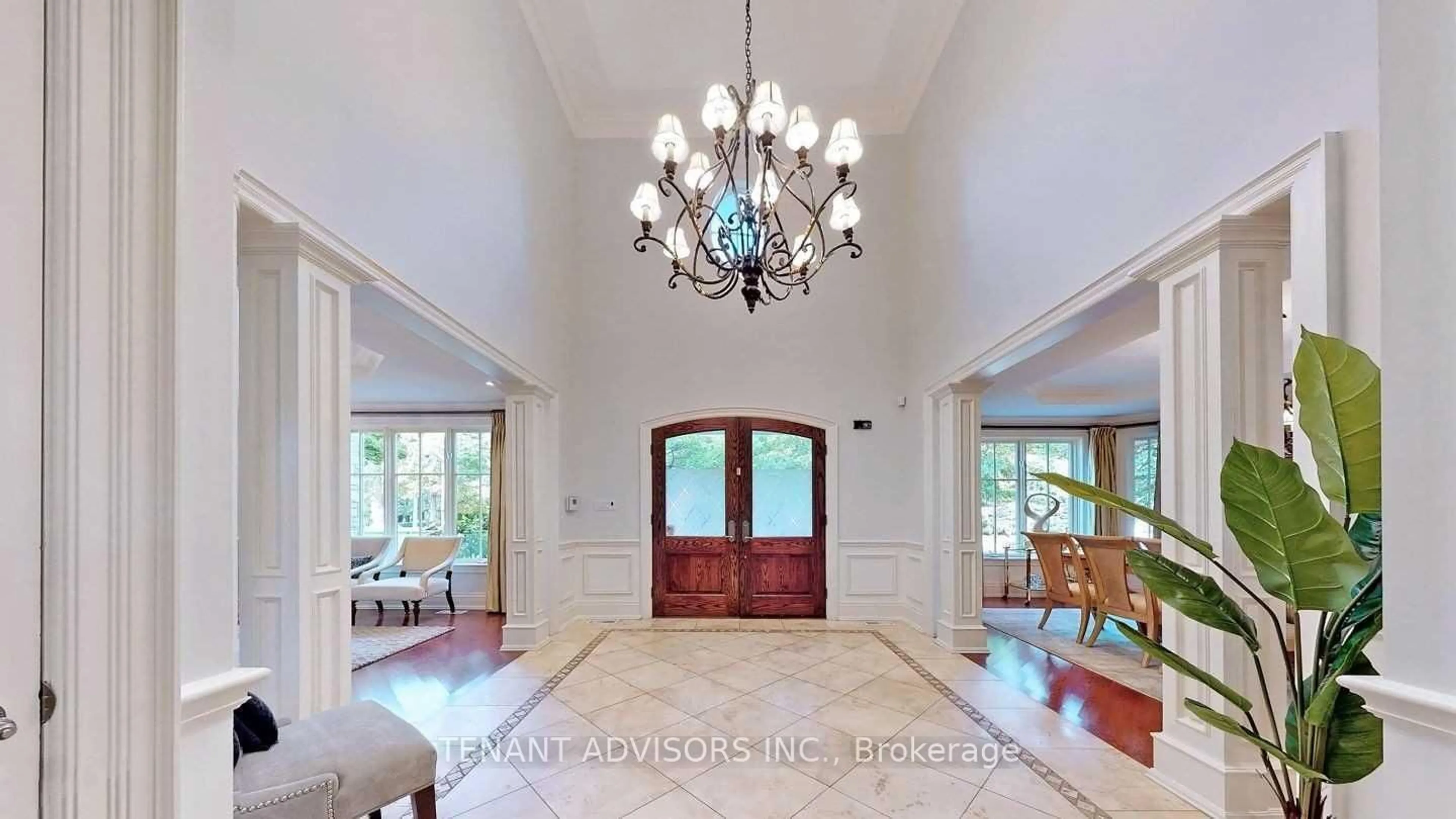 Indoor foyer for 94 Shorewood Pl, Oakville Ontario L6K 3Y4