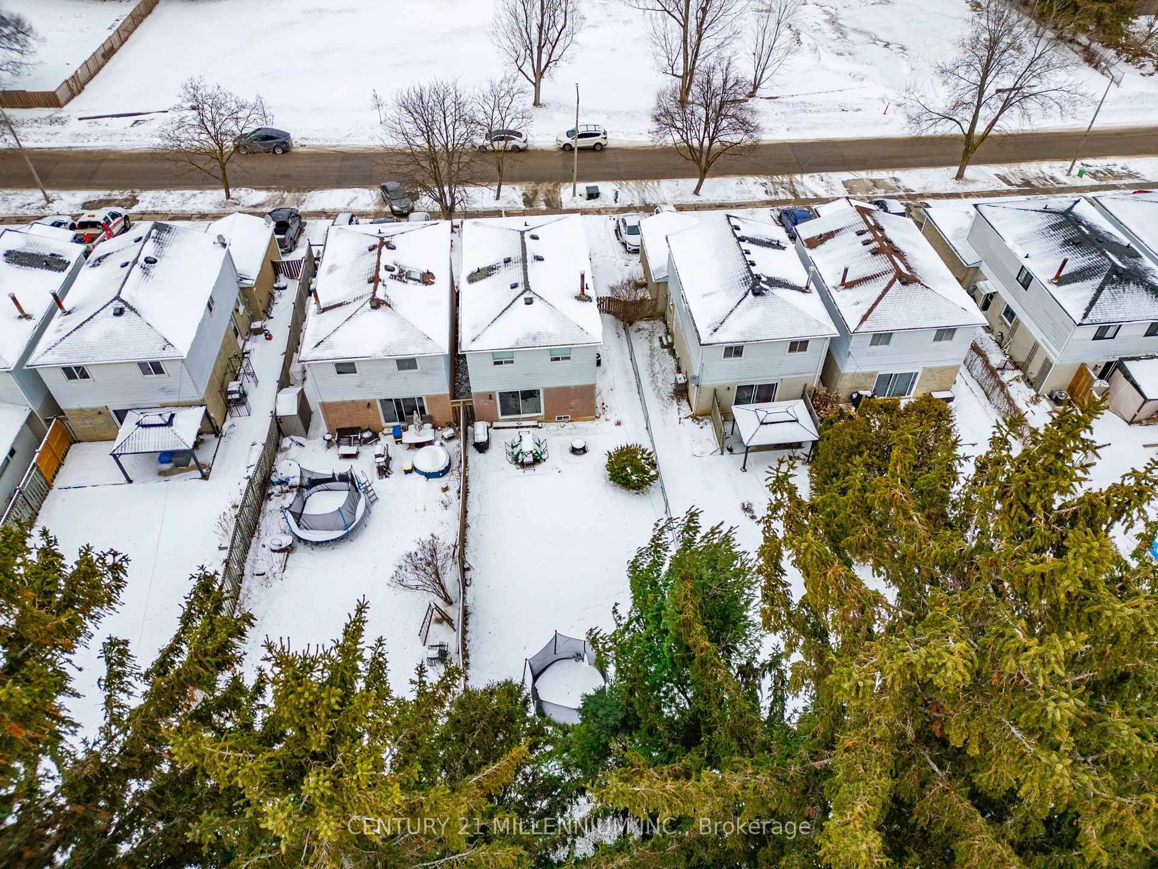 A pic from outside/outdoor area/front of a property/back of a property/a pic from drone, unknown for 48 Mccarthy St, Orangeville Ontario L9W 1B2