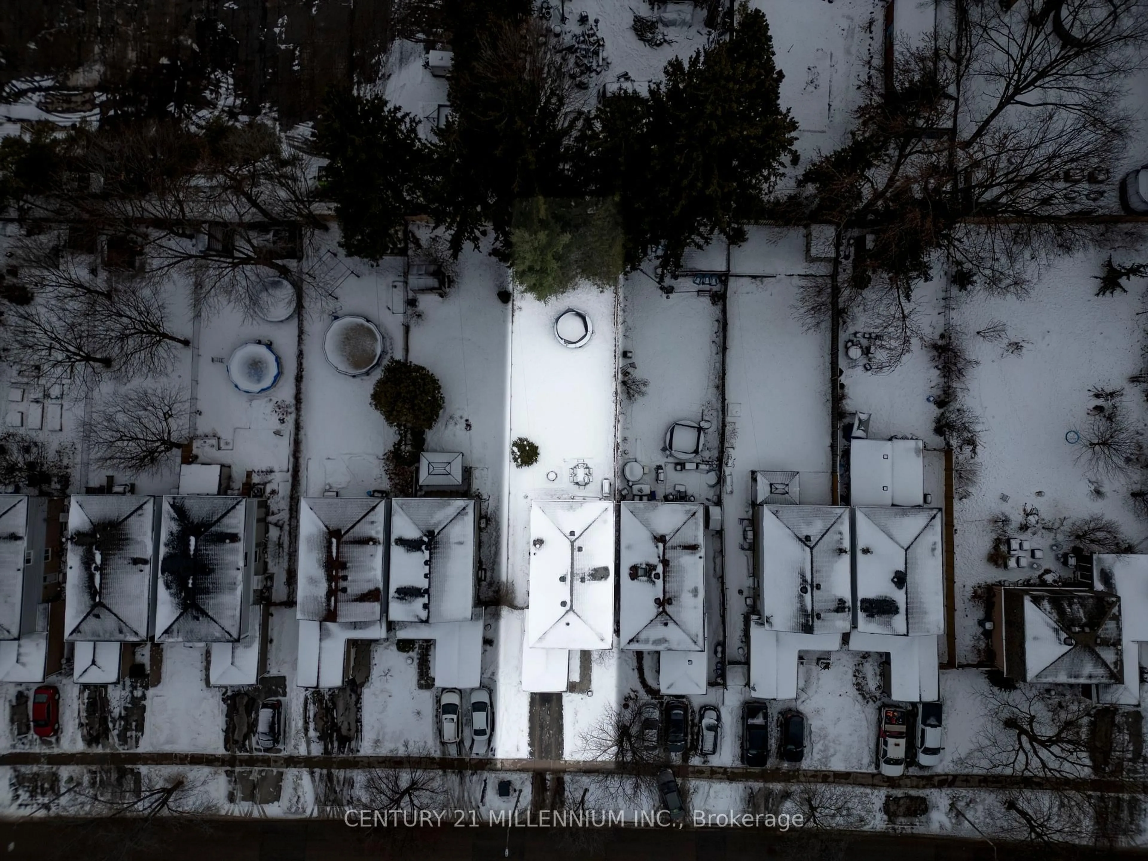 A pic from outside/outdoor area/front of a property/back of a property/a pic from drone, unknown for 48 Mccarthy St, Orangeville Ontario L9W 1B2