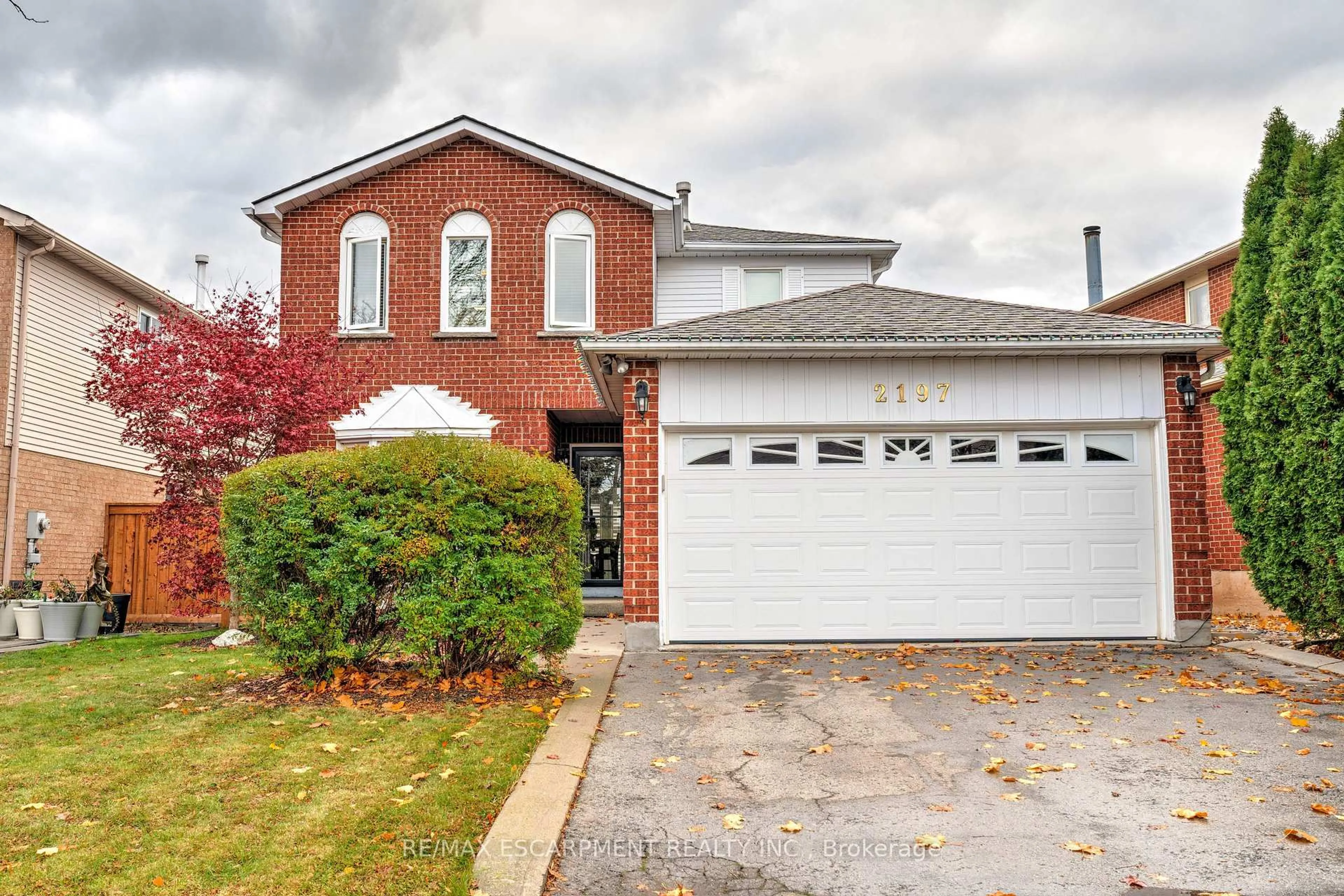 Home with brick exterior material, street for 2197 DONALD Rd, Burlington Ontario L7M 3R8