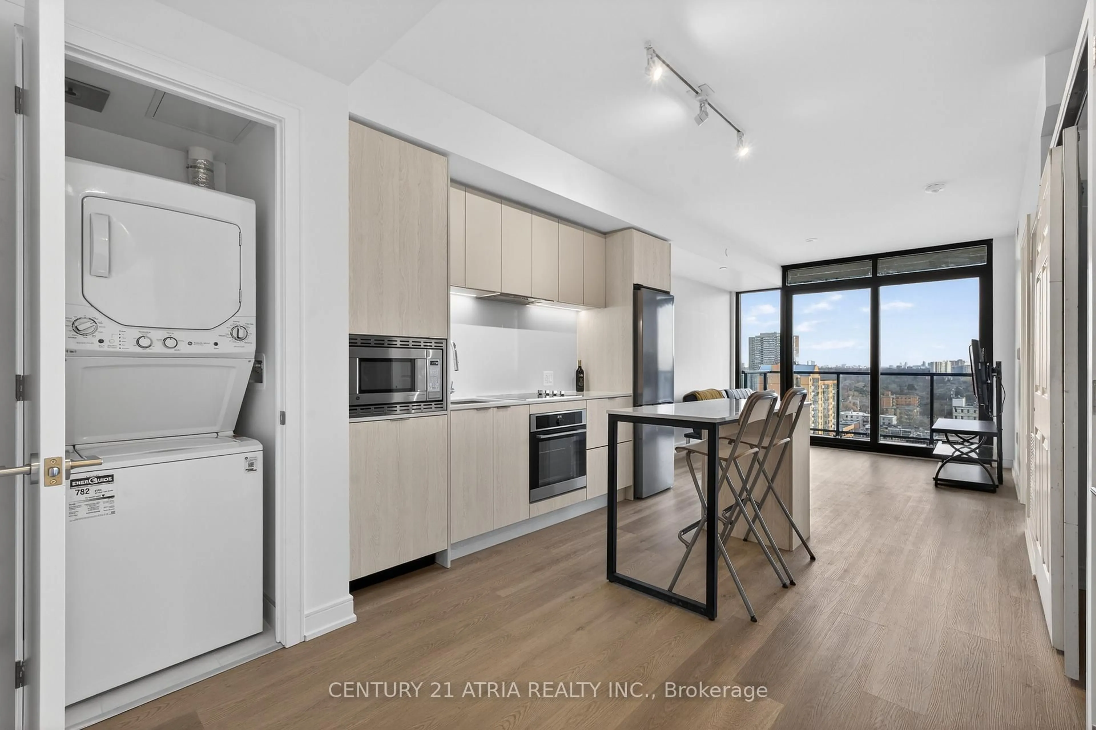 Standard kitchen, unknown for 3009 Novar Rd #1418, Mississauga Ontario L5B 0P9