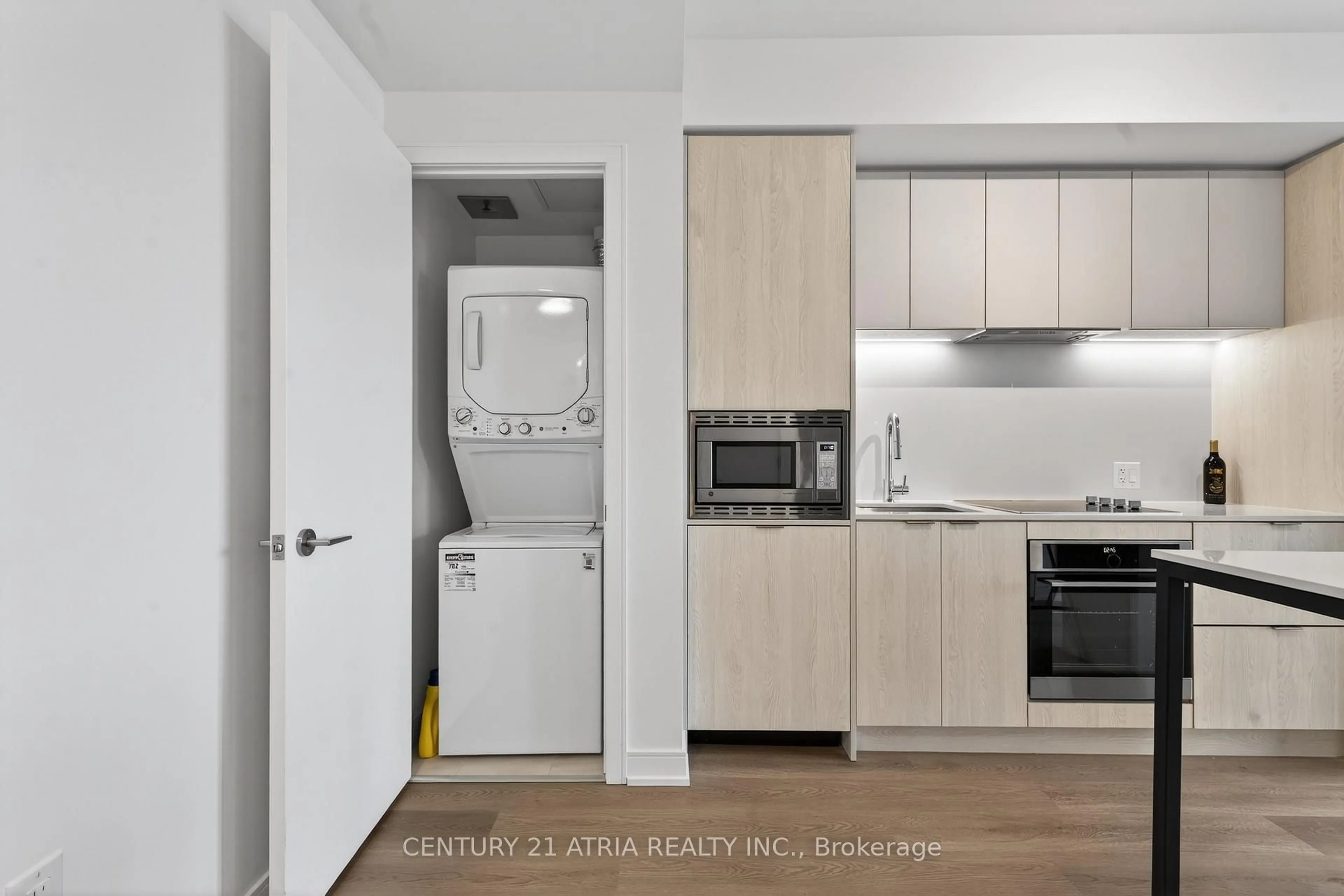 Standard kitchen, unknown for 3009 Novar Rd #1418, Mississauga Ontario L5B 0P9