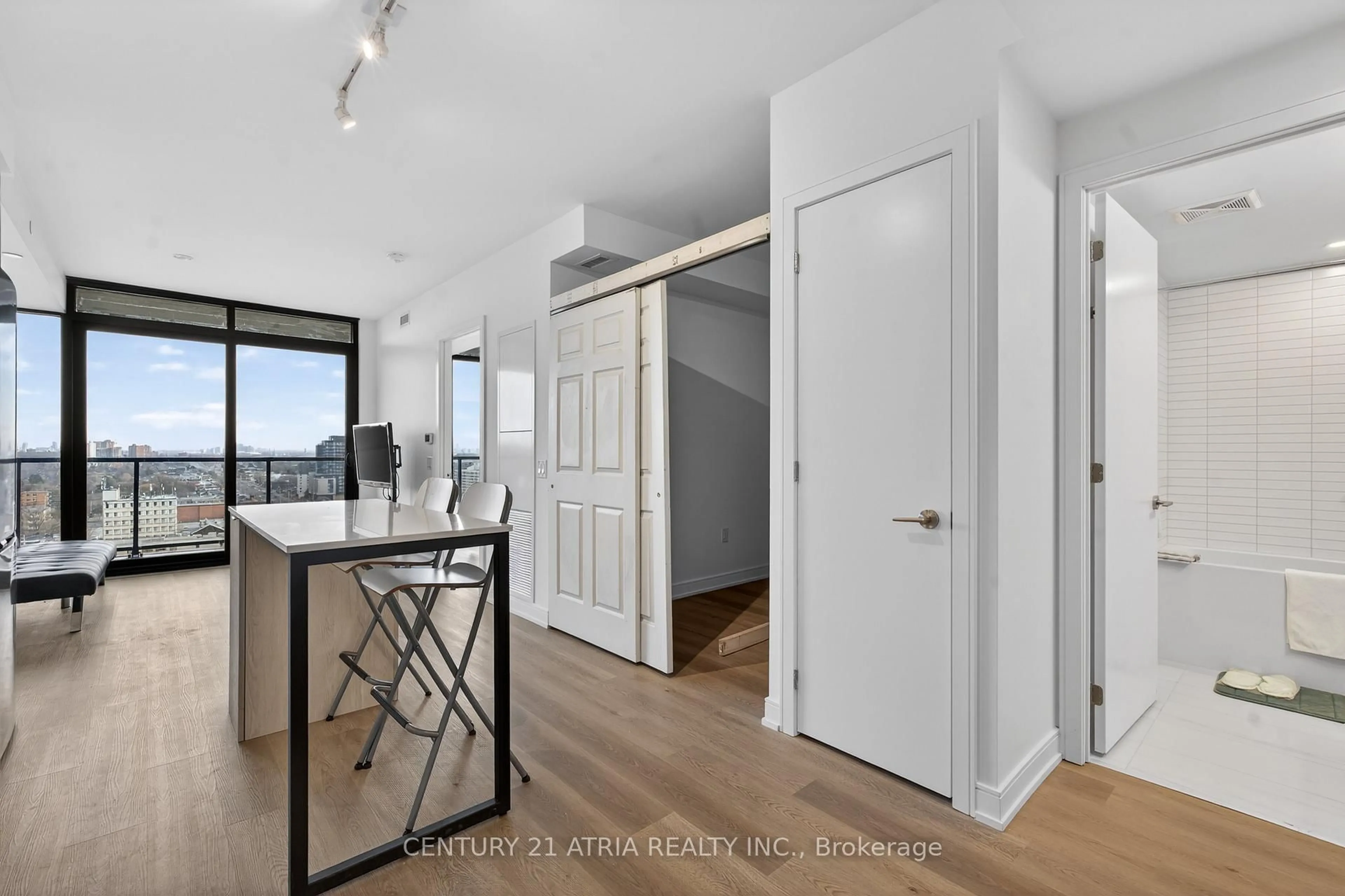 Indoor entryway for 3009 Novar Rd #1418, Mississauga Ontario L5B 0P9