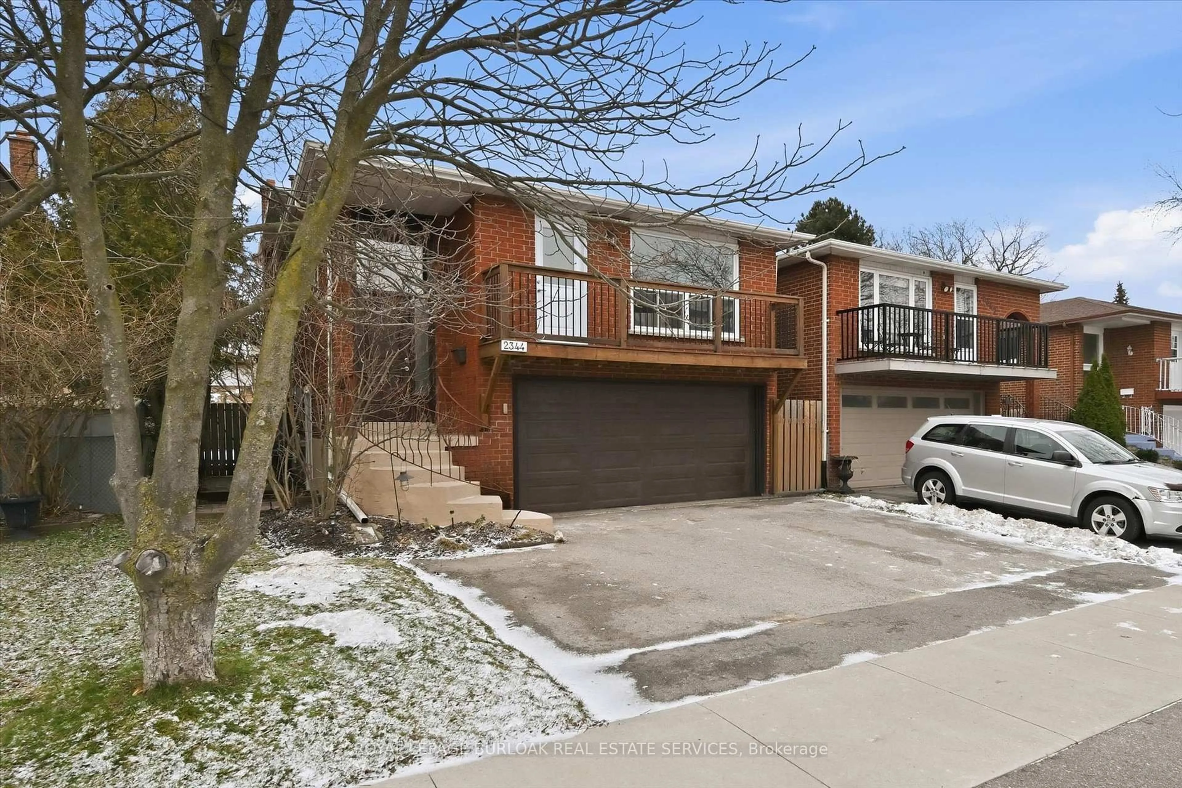Home with brick exterior material, street for 2344 Glastonbury Rd, Burlington Ontario L7P 3Y3