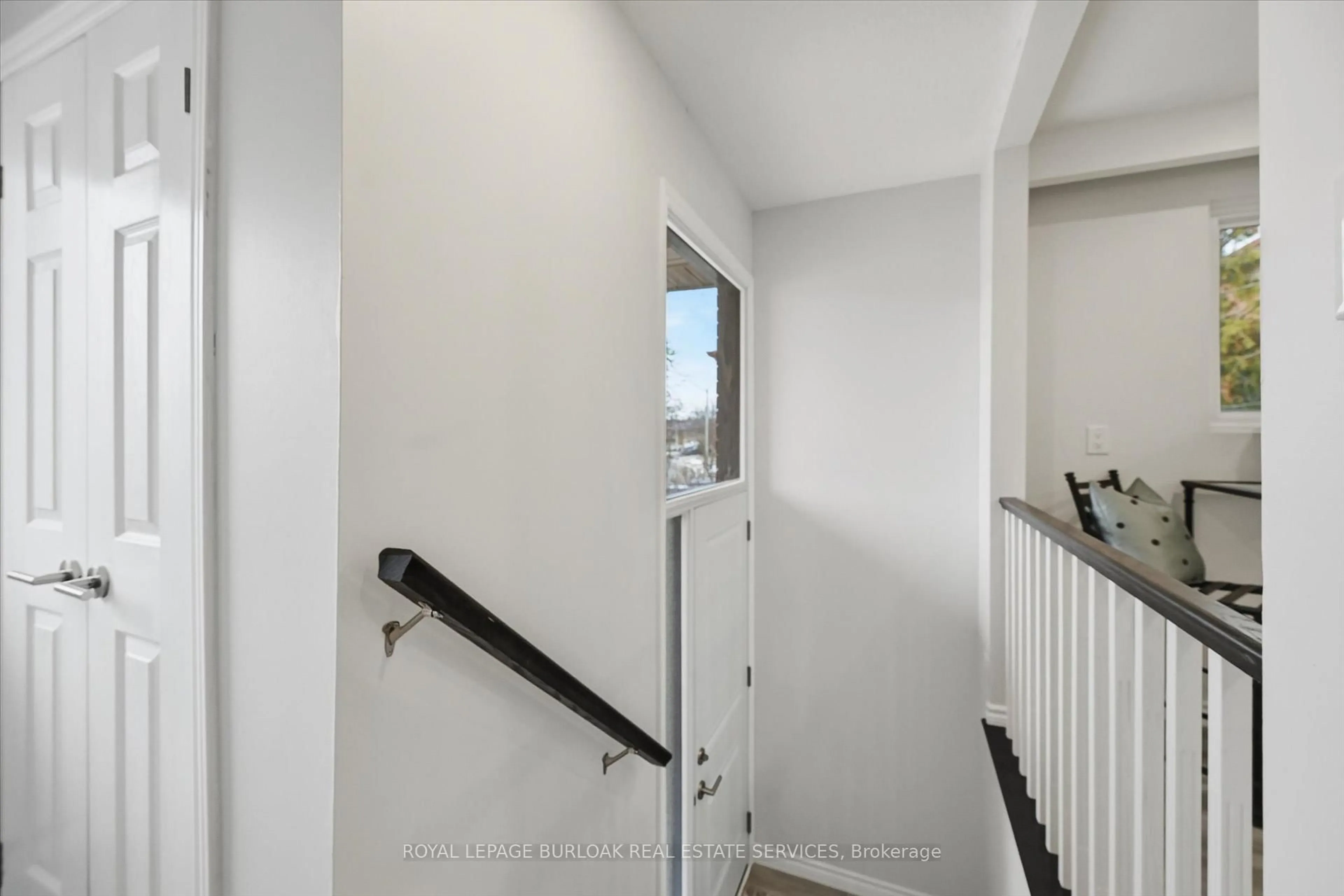 Unknown for 2344 Glastonbury Rd, Burlington Ontario L7P 3Y3