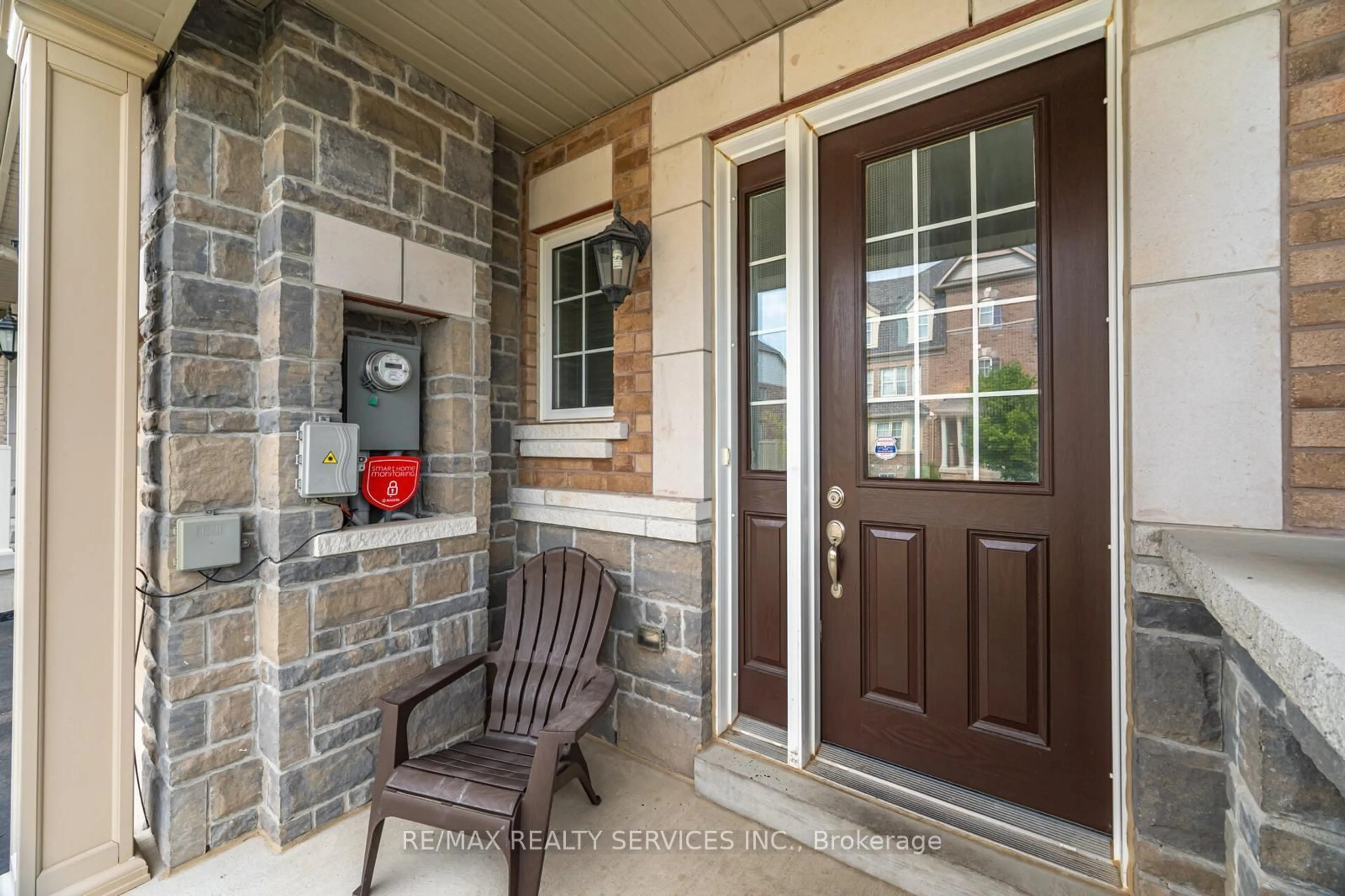 Indoor entryway for 34 Pennycross Cres, Brampton Ontario L7A 4M1