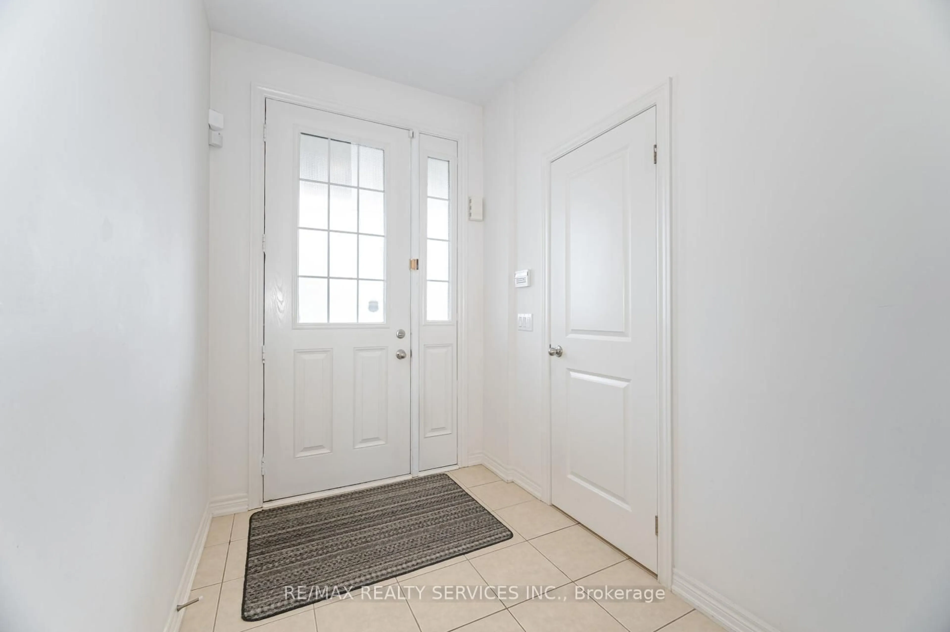 Indoor entryway for 34 Pennycross Cres, Brampton Ontario L7A 4M1