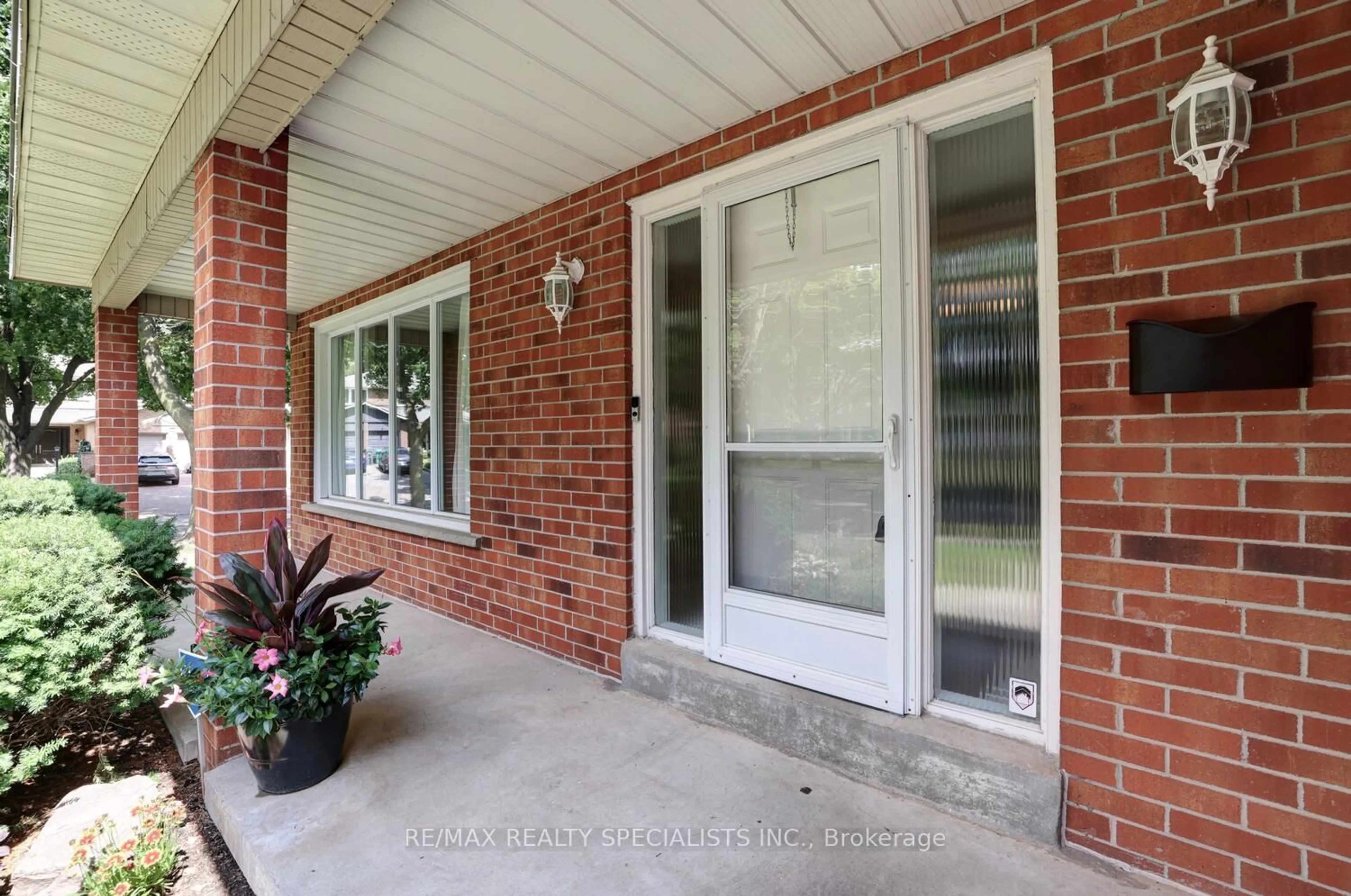 Unknown for 1677 Sherwood Forrest Circ, Mississauga Ontario L5K 2G8