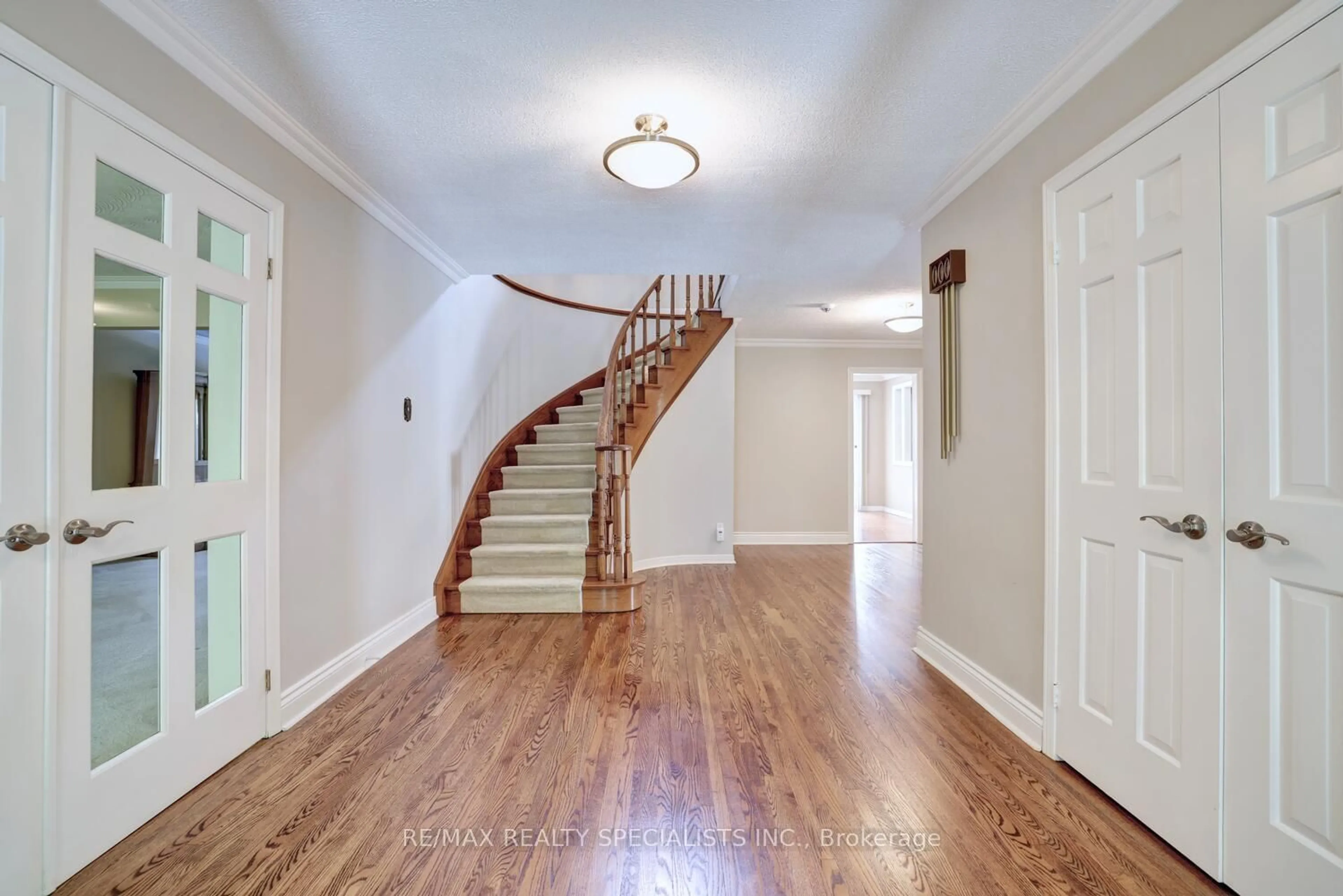 Unknown for 1677 Sherwood Forrest Circ, Mississauga Ontario L5K 2G8