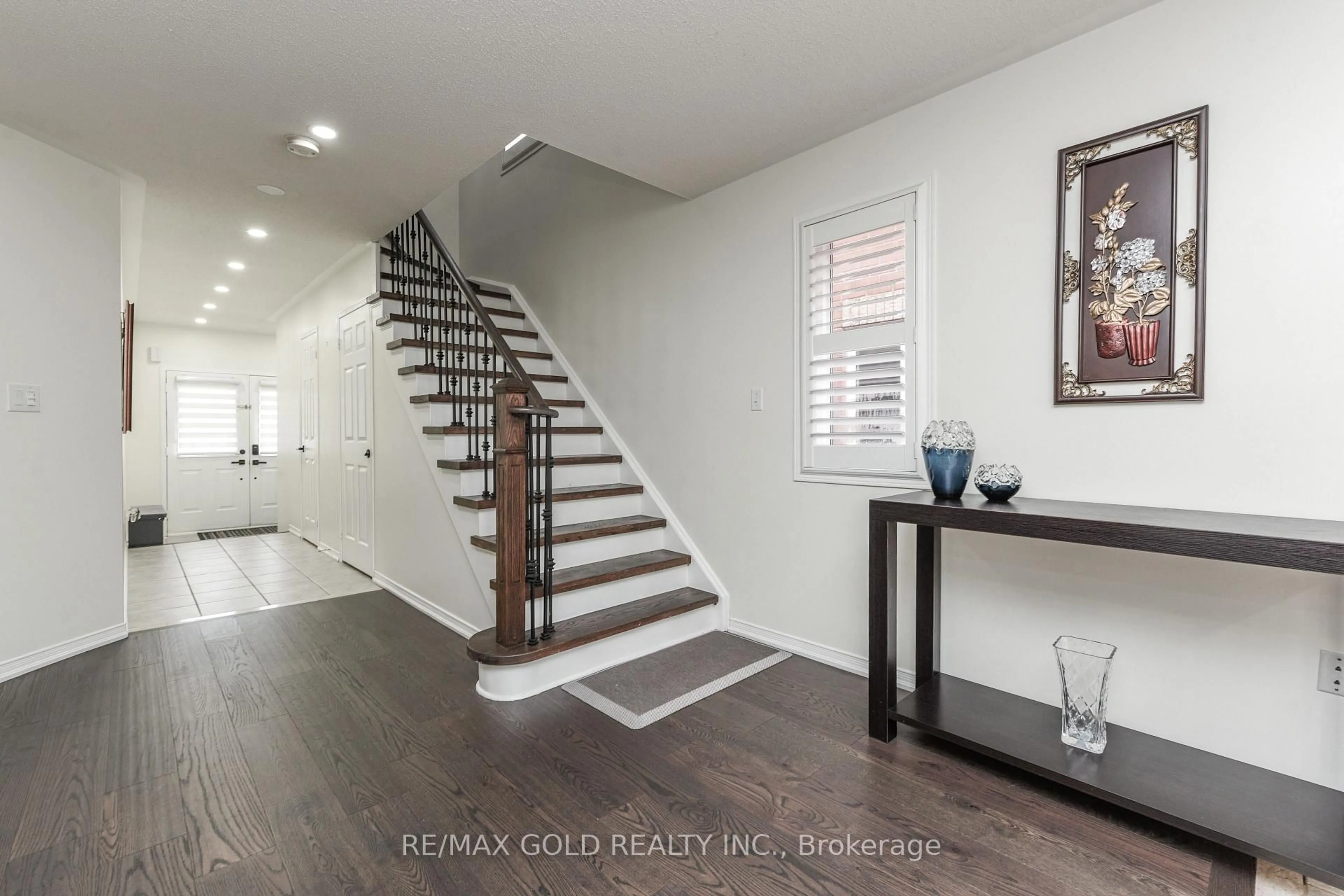 Indoor entryway for 3857 Skyview St, Mississauga Ontario L5M 8A1