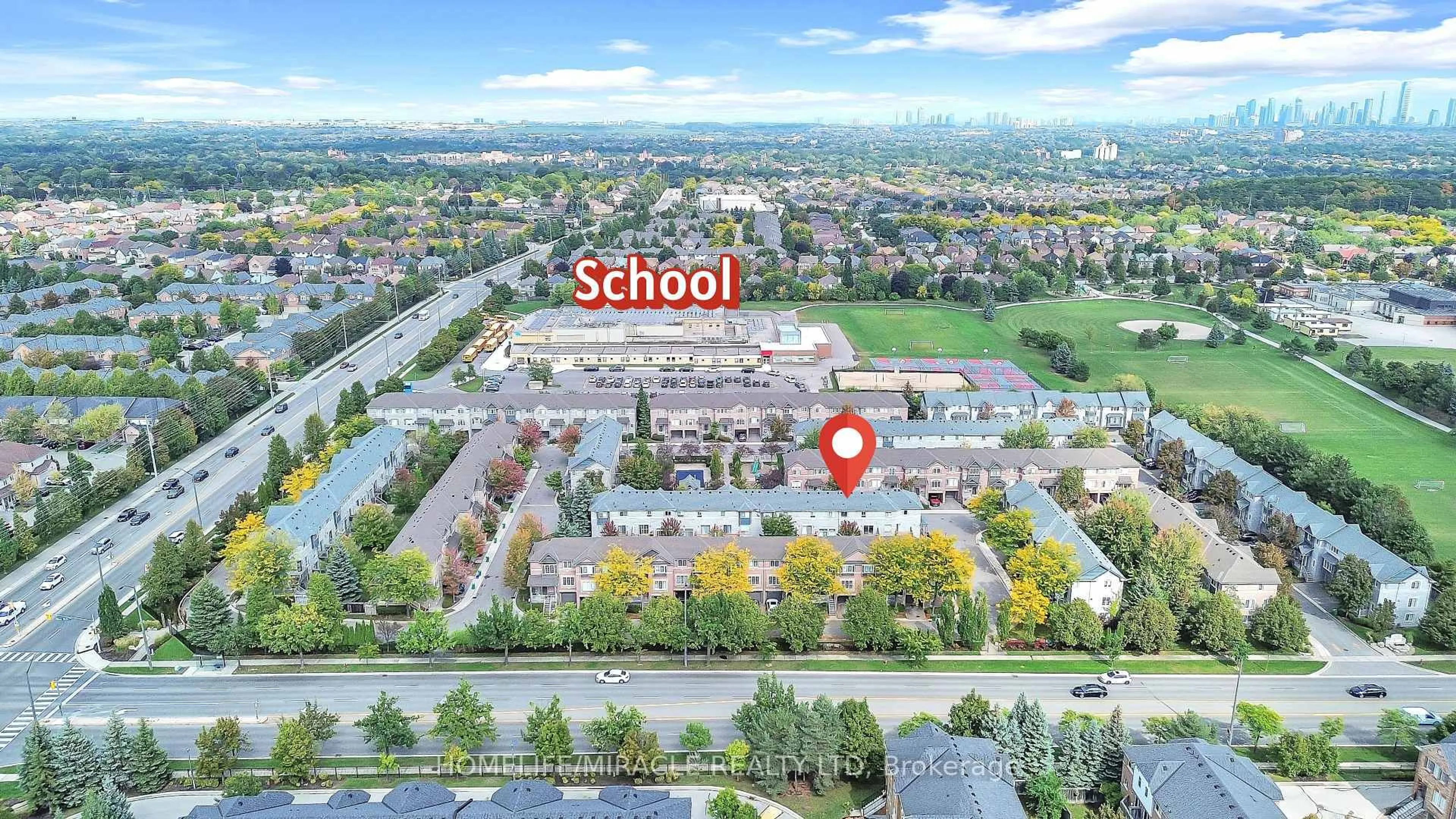 A pic from outside/outdoor area/front of a property/back of a property/a pic from drone, street for 5535 Glen Erin Dr #75, Mississauga Ontario L5M 6H1